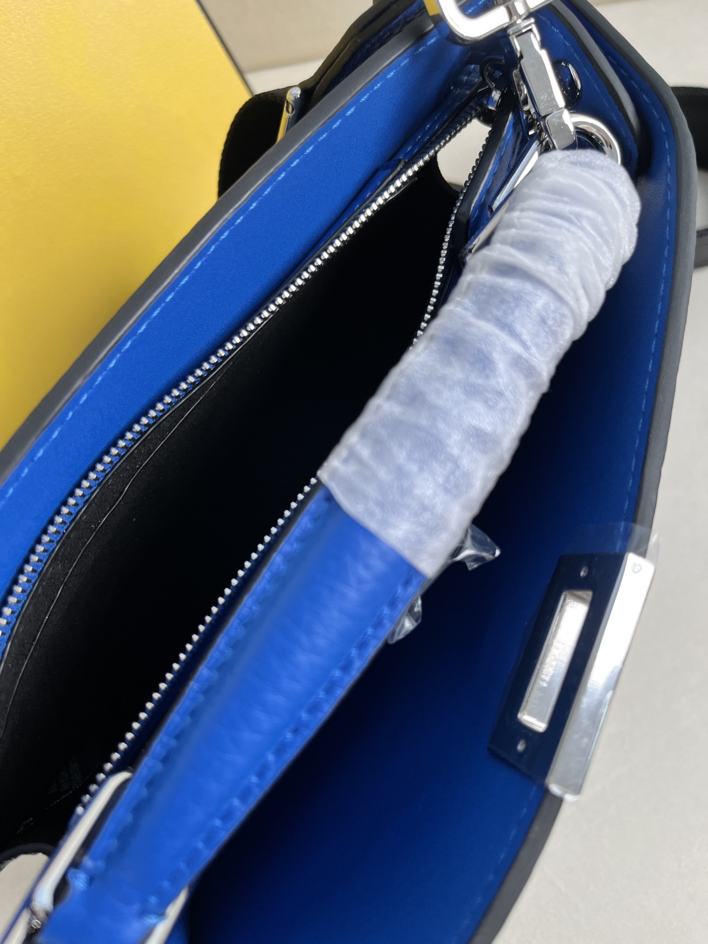 handbags FENDI 8066 size:21cm - vstockx