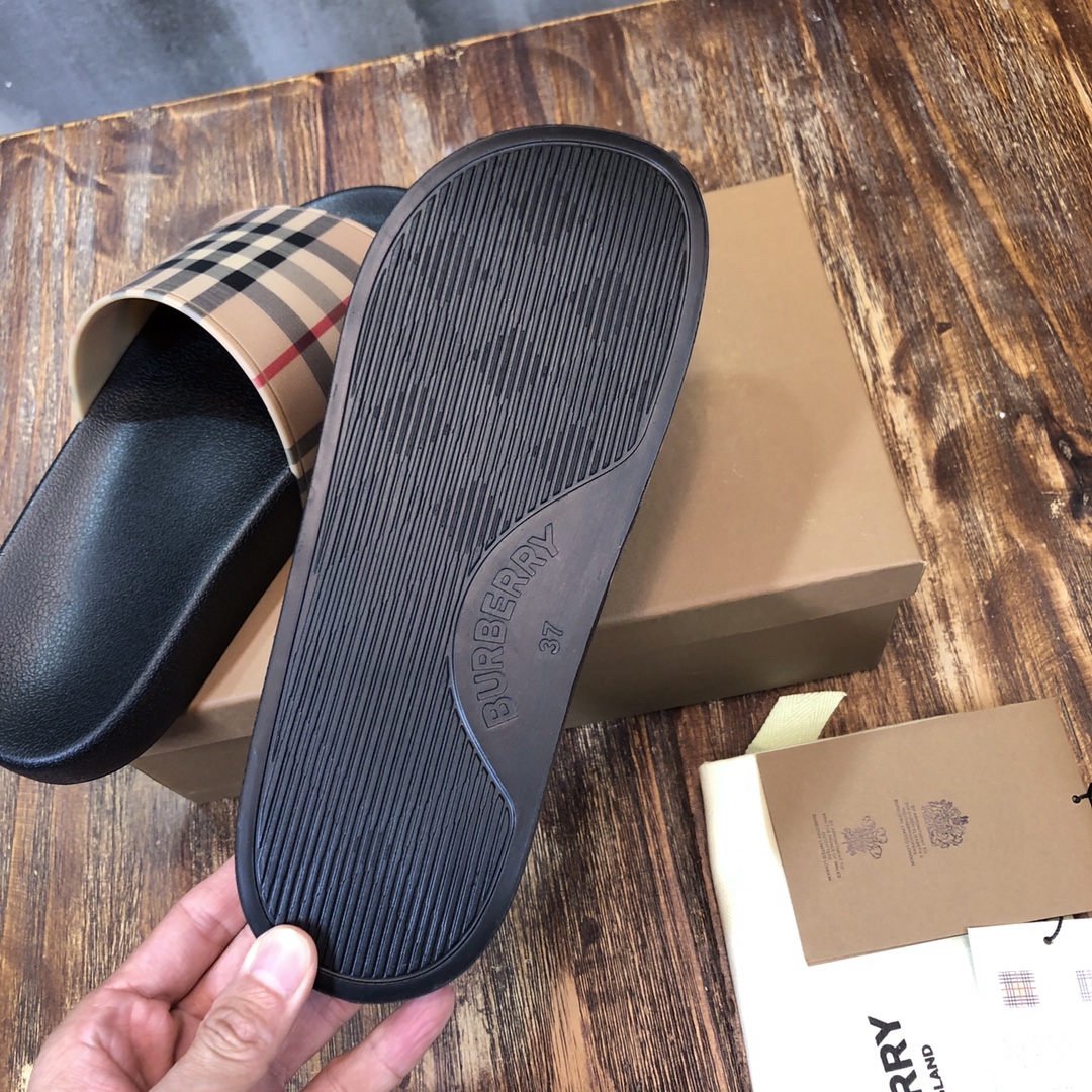 Burberry Slipper 2 - vstockx