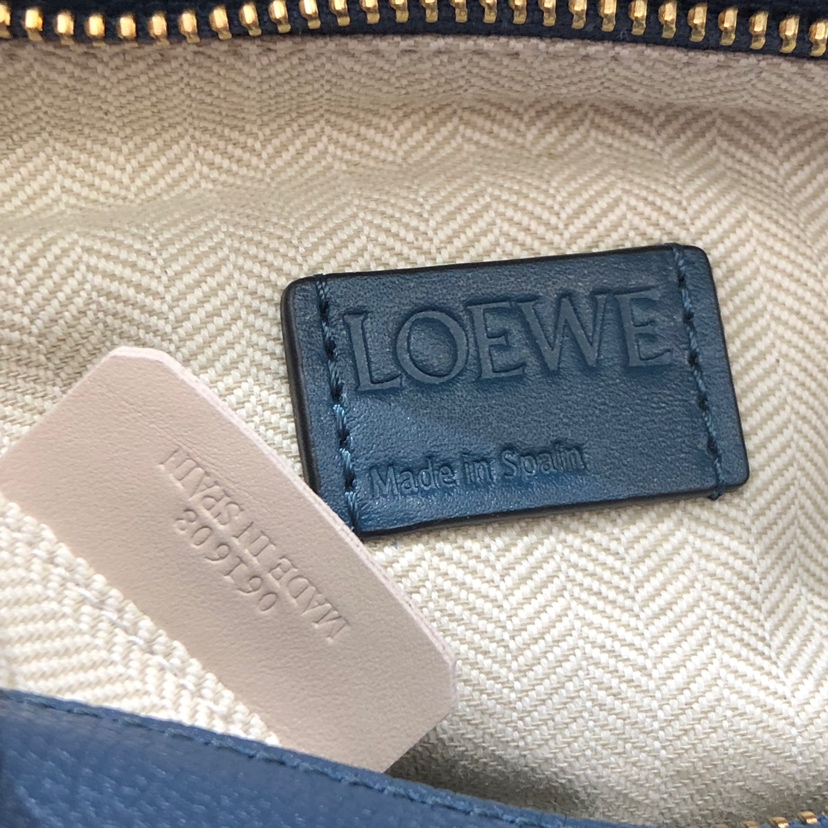 Handbags LOEWE Ykk size:29x18x12 cm - vstockx