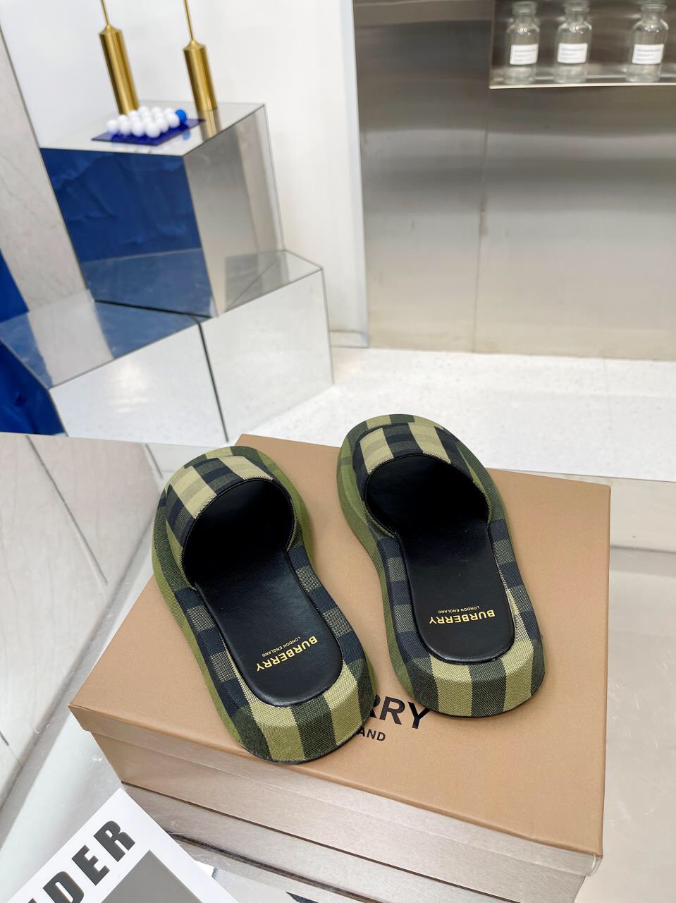 BURBERRY Buckingham Slides WOMEN 1 - vstockx