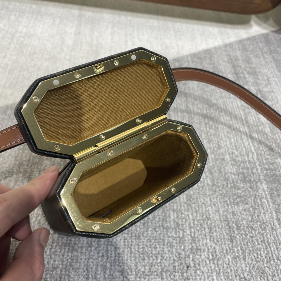 Handbags CELIN LOCK TRIOMPHE 199602 size:11 X 10 X 5 cm - vstockx