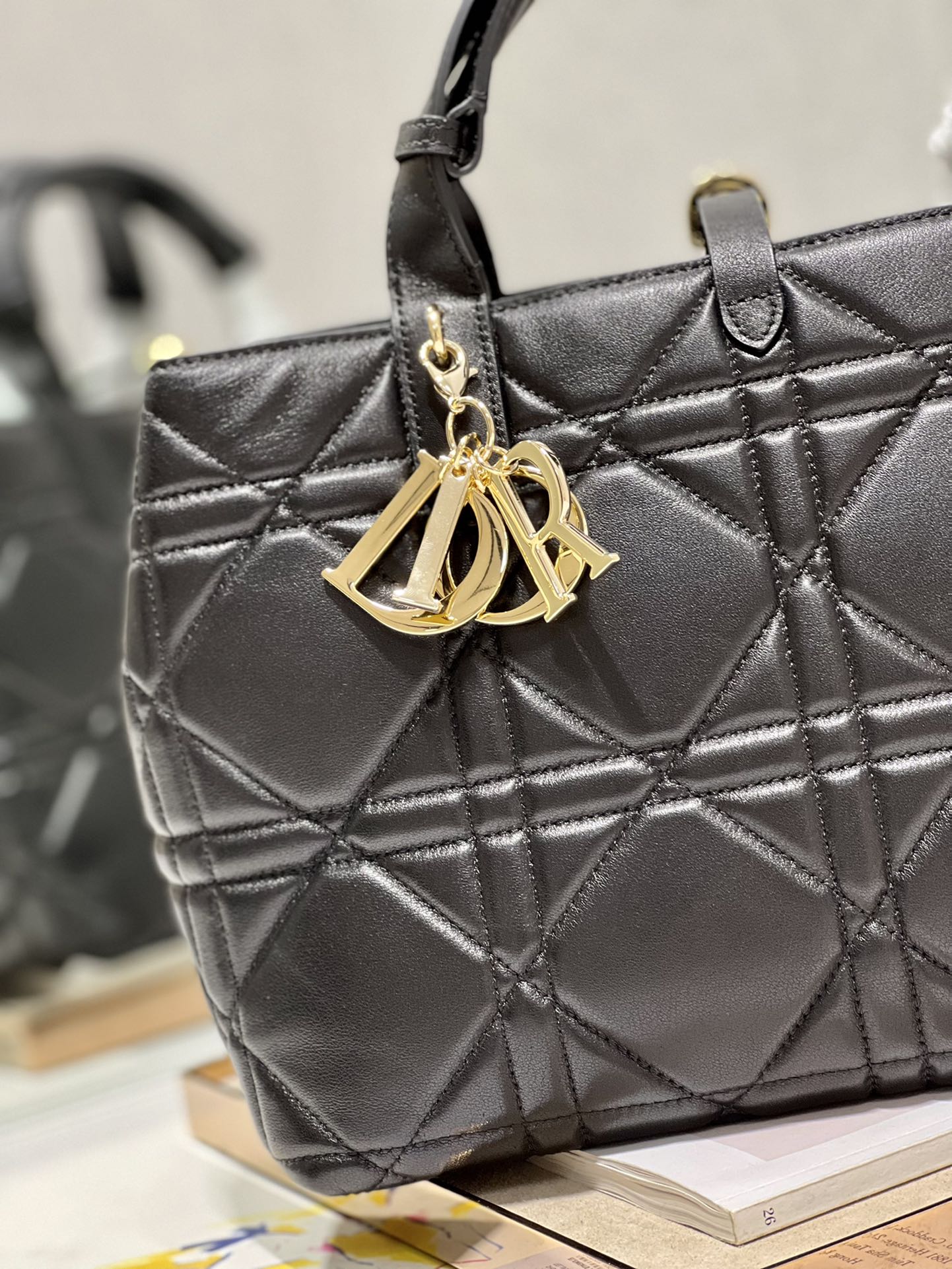 Handbag Dior 1188 size 30  36  15 cm - vstockx