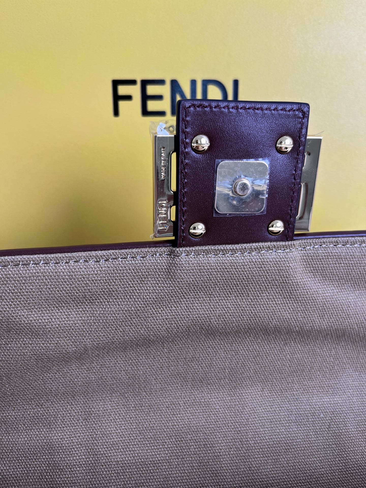 handbags FENDI 0159 size:26*5*15cm - vstockx