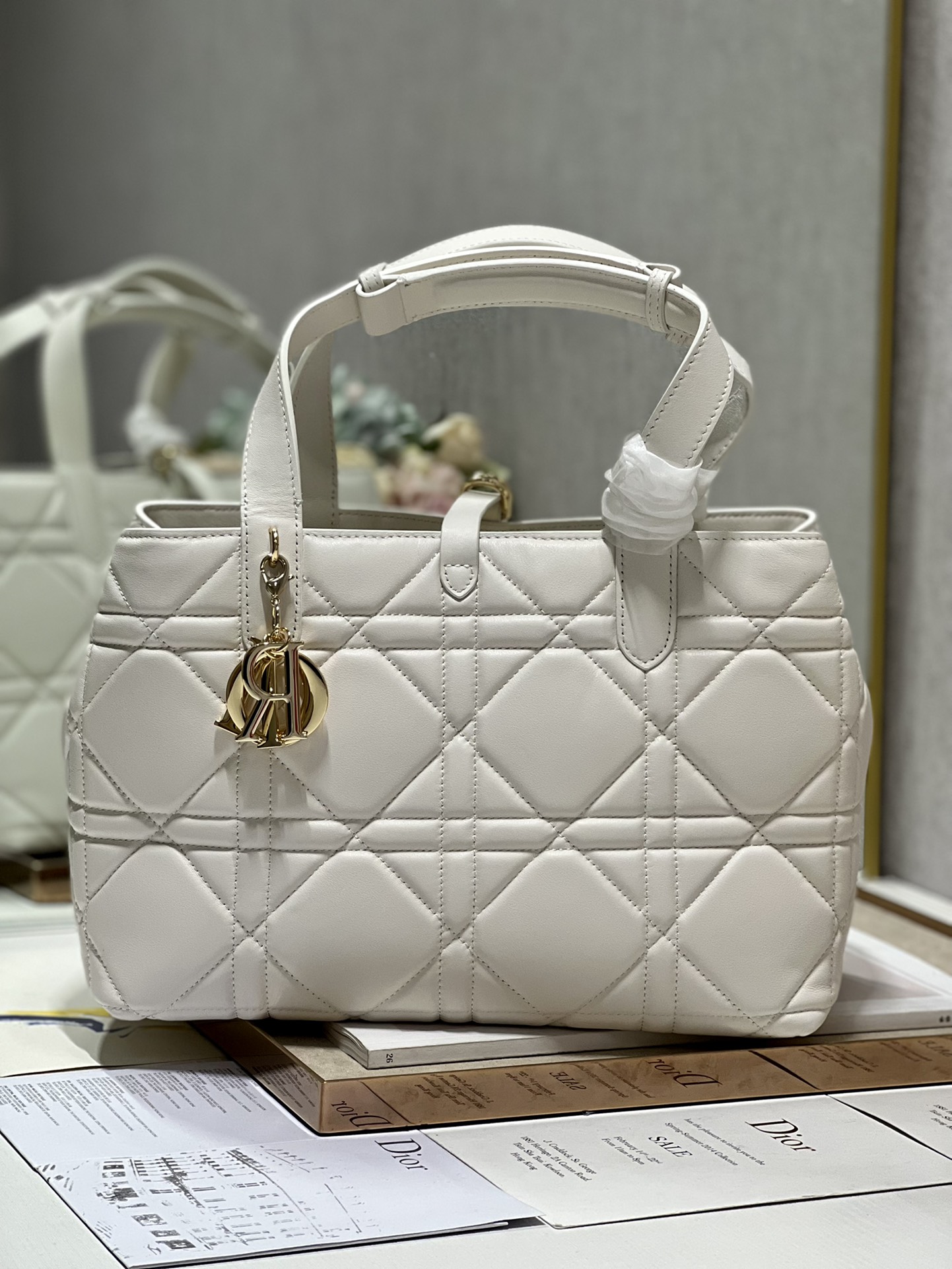 Handbag Dior 1188 size 30  36  15 cm - vstockx