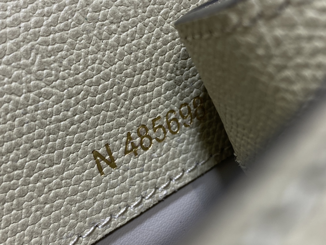 Handbag VALEXTRA size *'* - vstockx