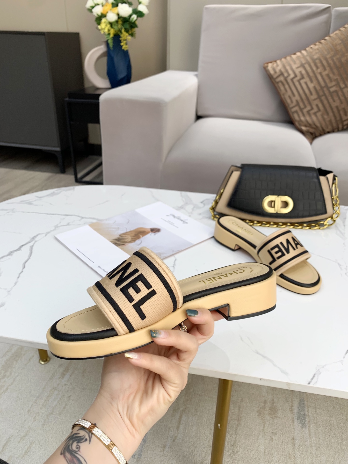 Chanel Slides 18 - vstockx