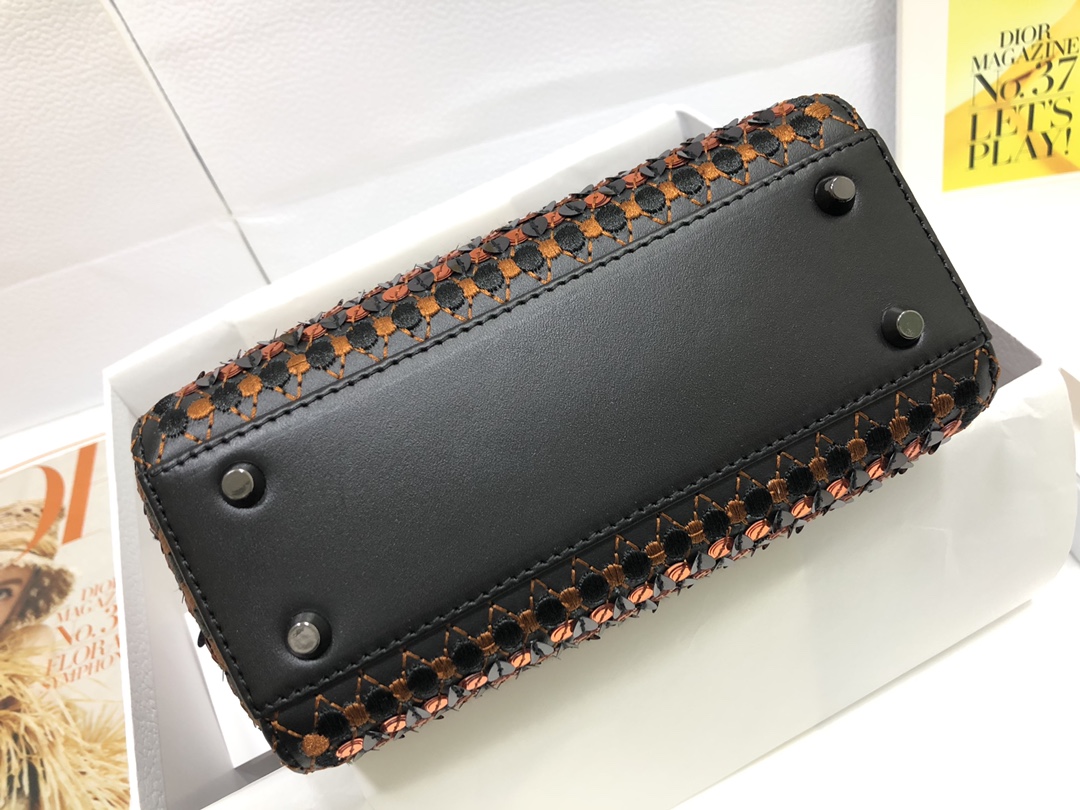 Handbag Dior M0505 size 17 x 15 x 7 cm - vstockx