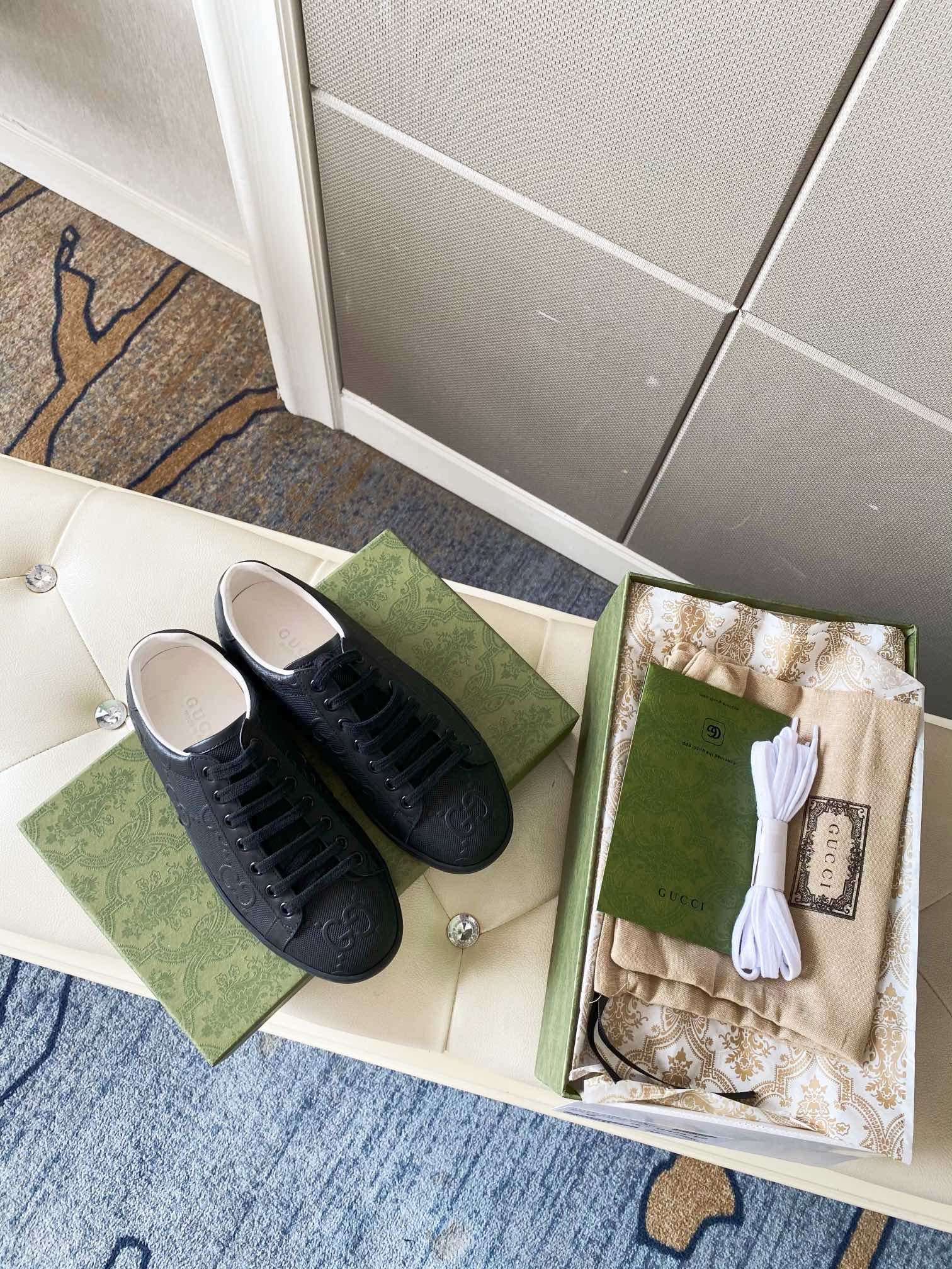 Gucci Women's Ace sneaker with bee sneaker 4 - vstockx