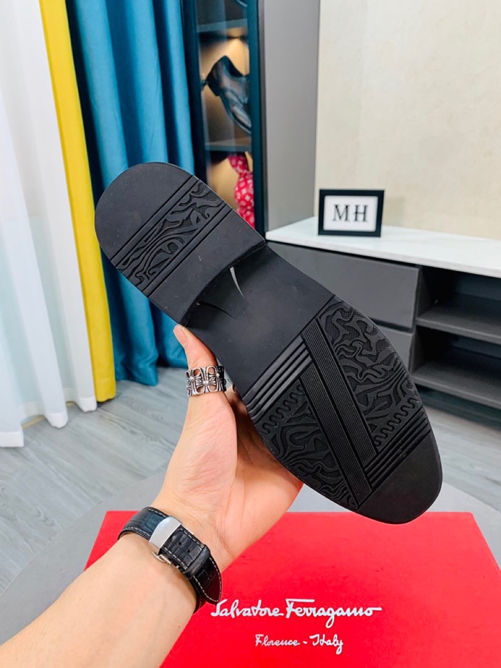 Salvatore Ferragamo Boots 33 - vstockx