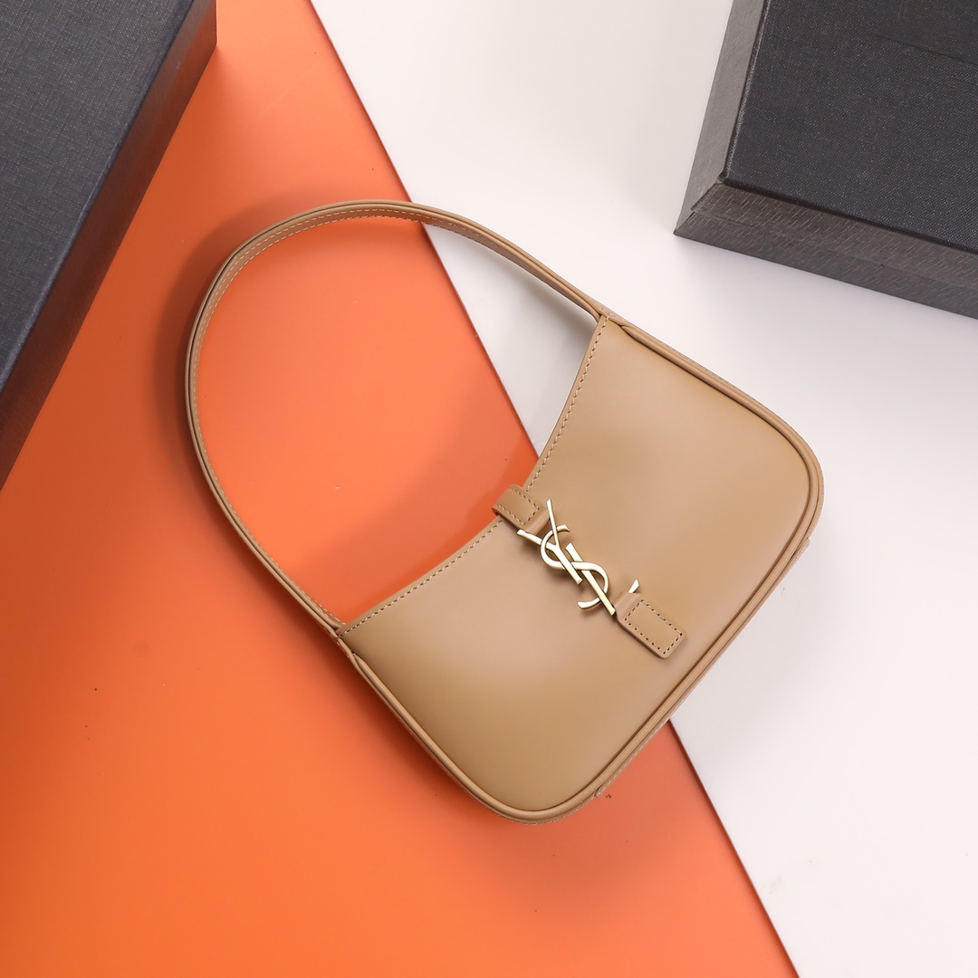 Handbags SAINT LAURENT 710318 size 19X11.5x4.5 cm - vstockx