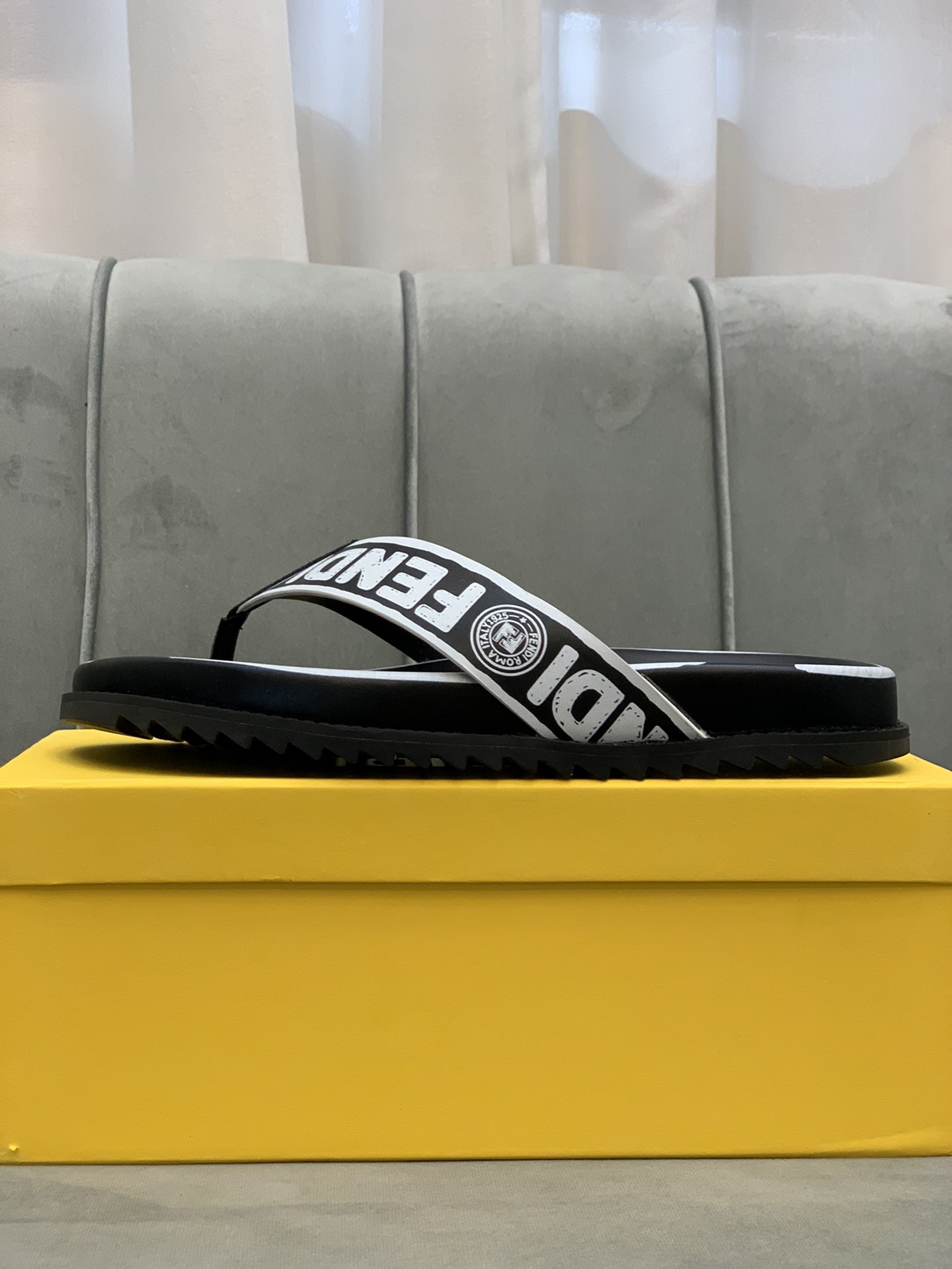 Fendi Slides 5 - vstockx
