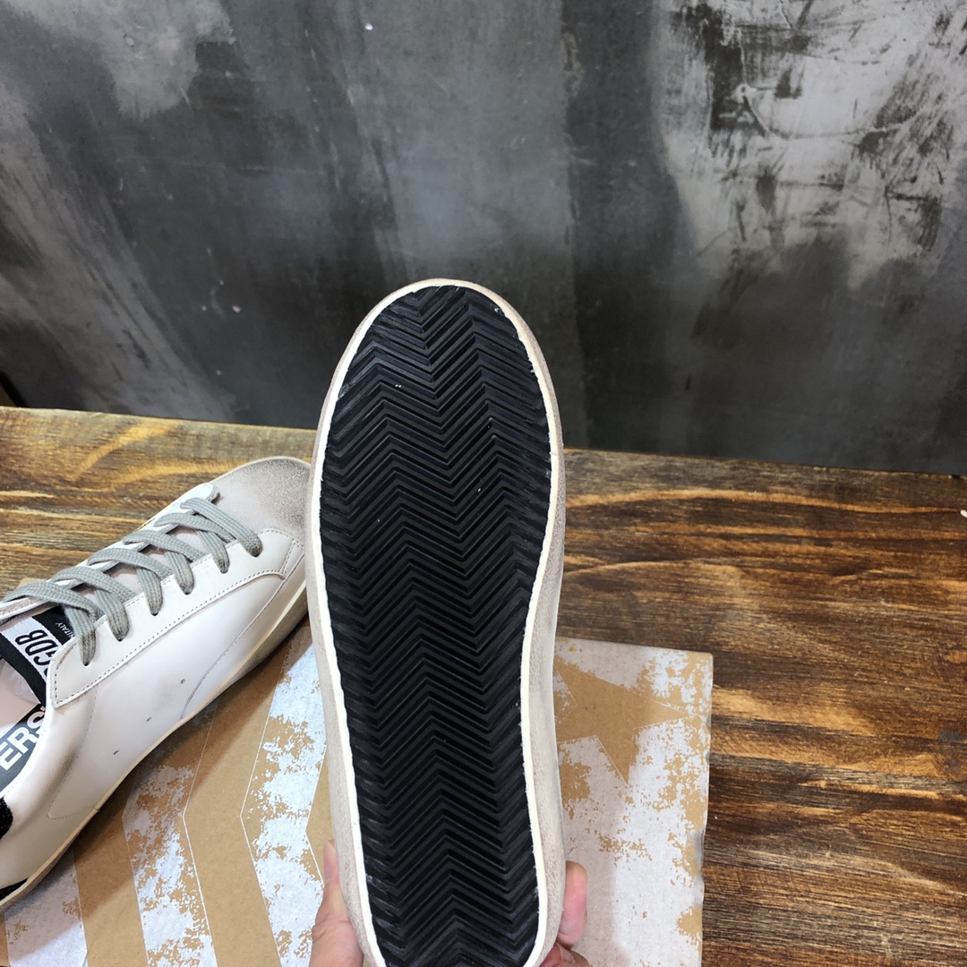 Golden Goose Superstar distressed-finish sneakers 9 - vstockx