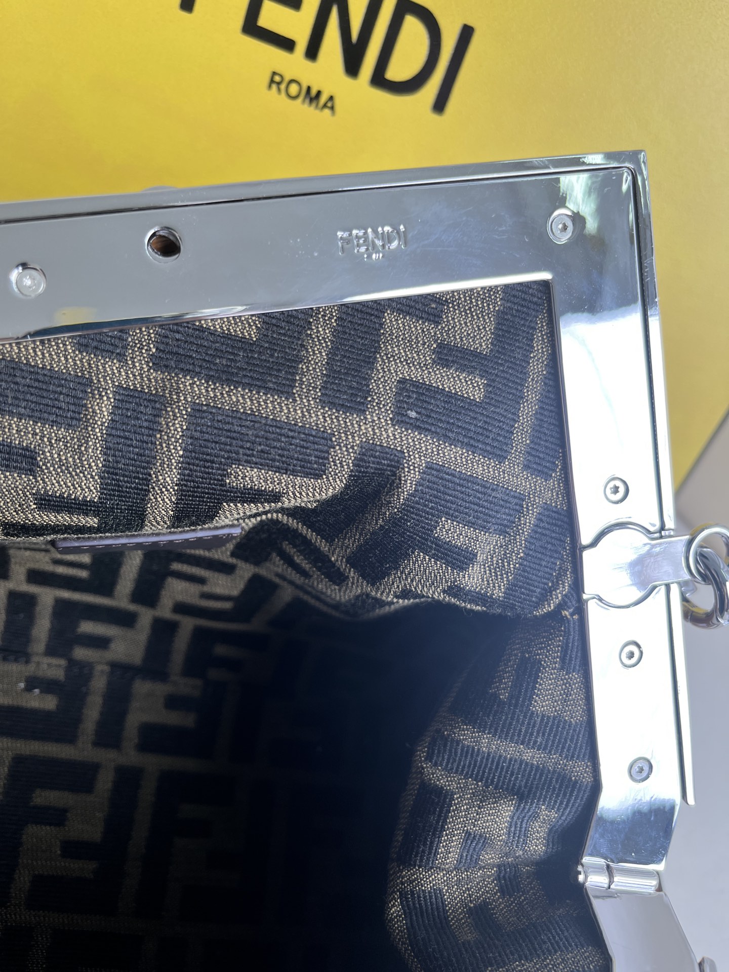 handbags FENDI 129 size:26 - vstockx