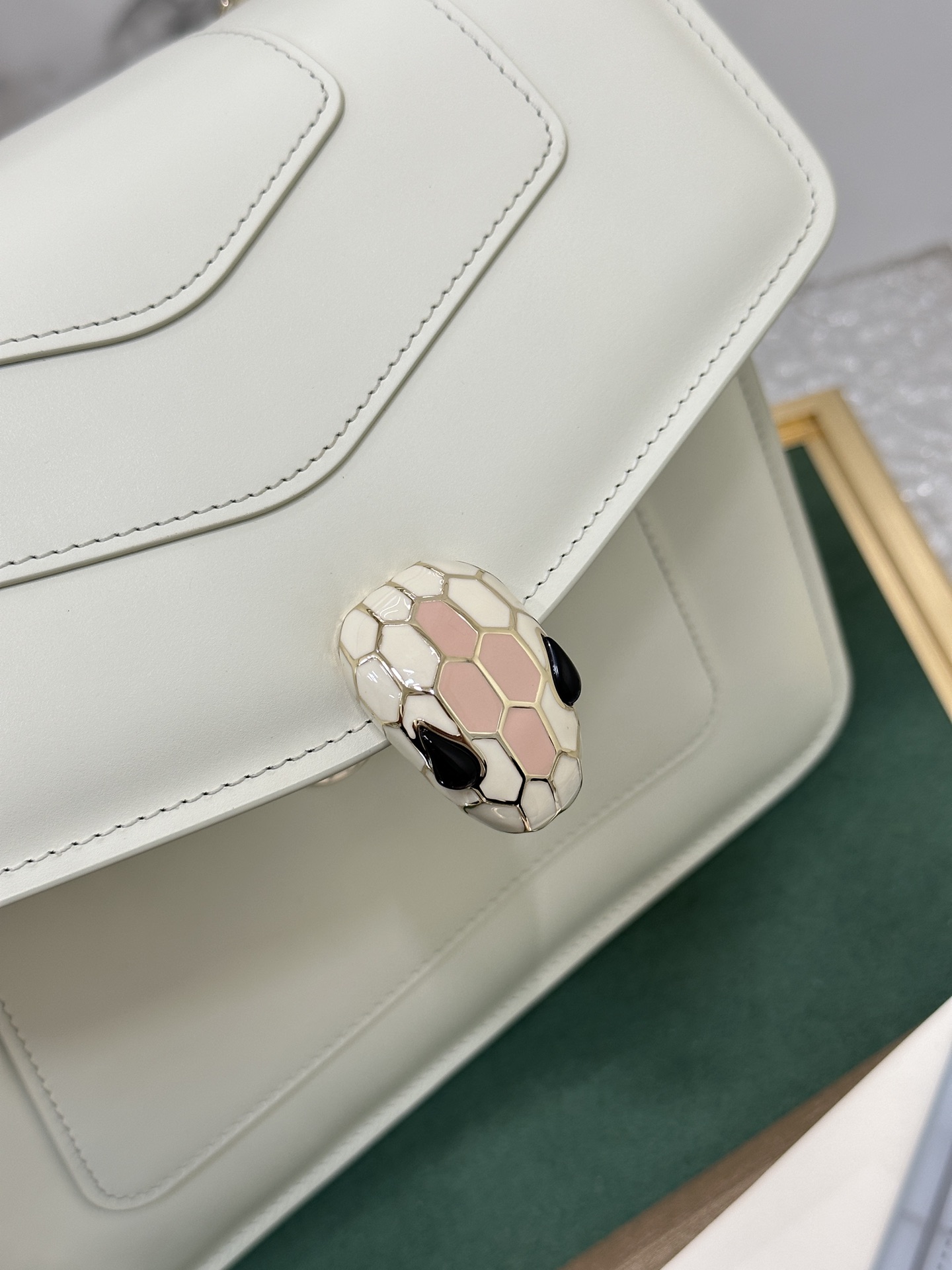 Handbags Bvlgari 289835 size:22.5*18.5*11 cm - vstockx