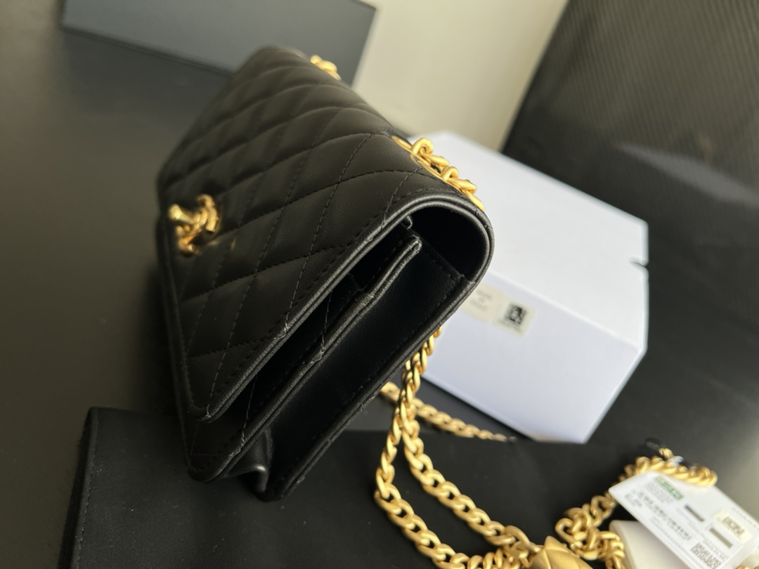 Handbag Chanel AP3043 size 19 cm - vstockx