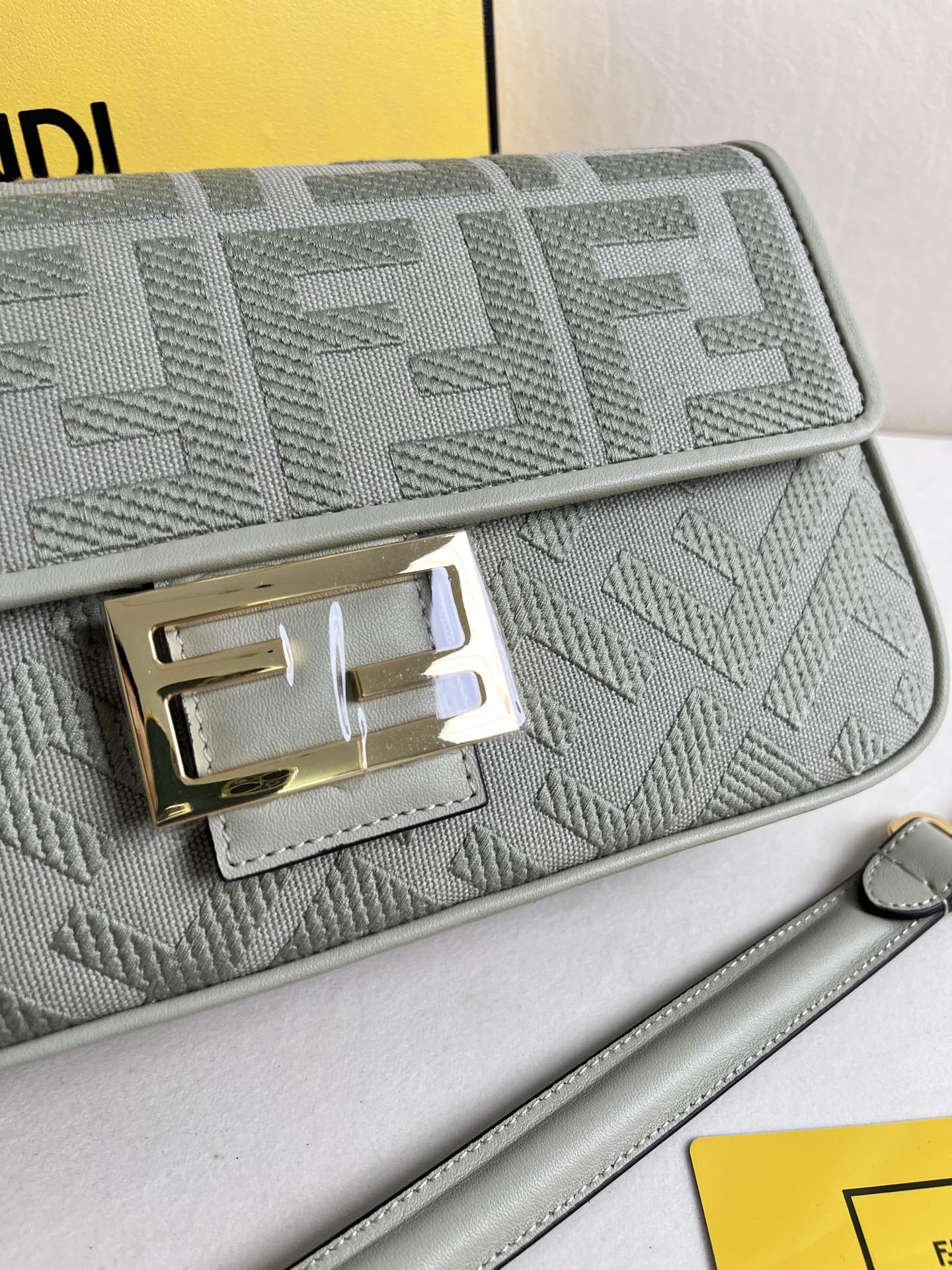 handbags FENDI 0159 size:26*5*15cm - vstockx