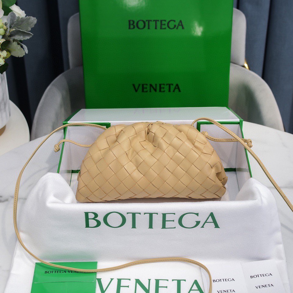 handbags Bottega Veneta The pouch size:23*13*8 - vstockx