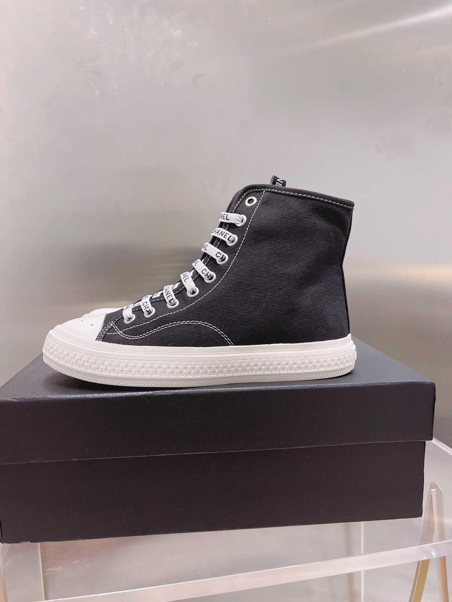 Chanel Flat canvas Sneaker 5 - vstockx