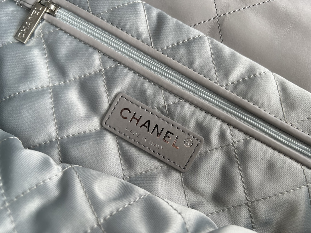 Handbag Chanel size 39cmx42cmx8 cm - vstockx