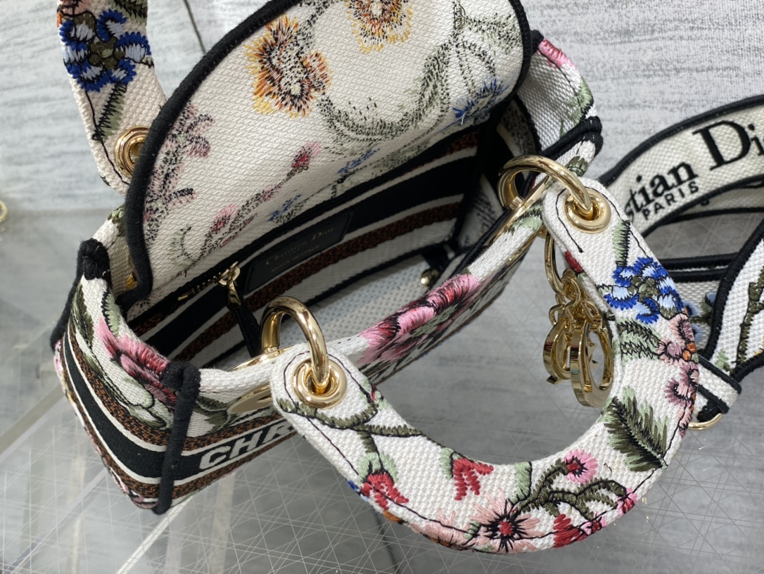 Handbag Dior size 17*7*15 cm - vstockx