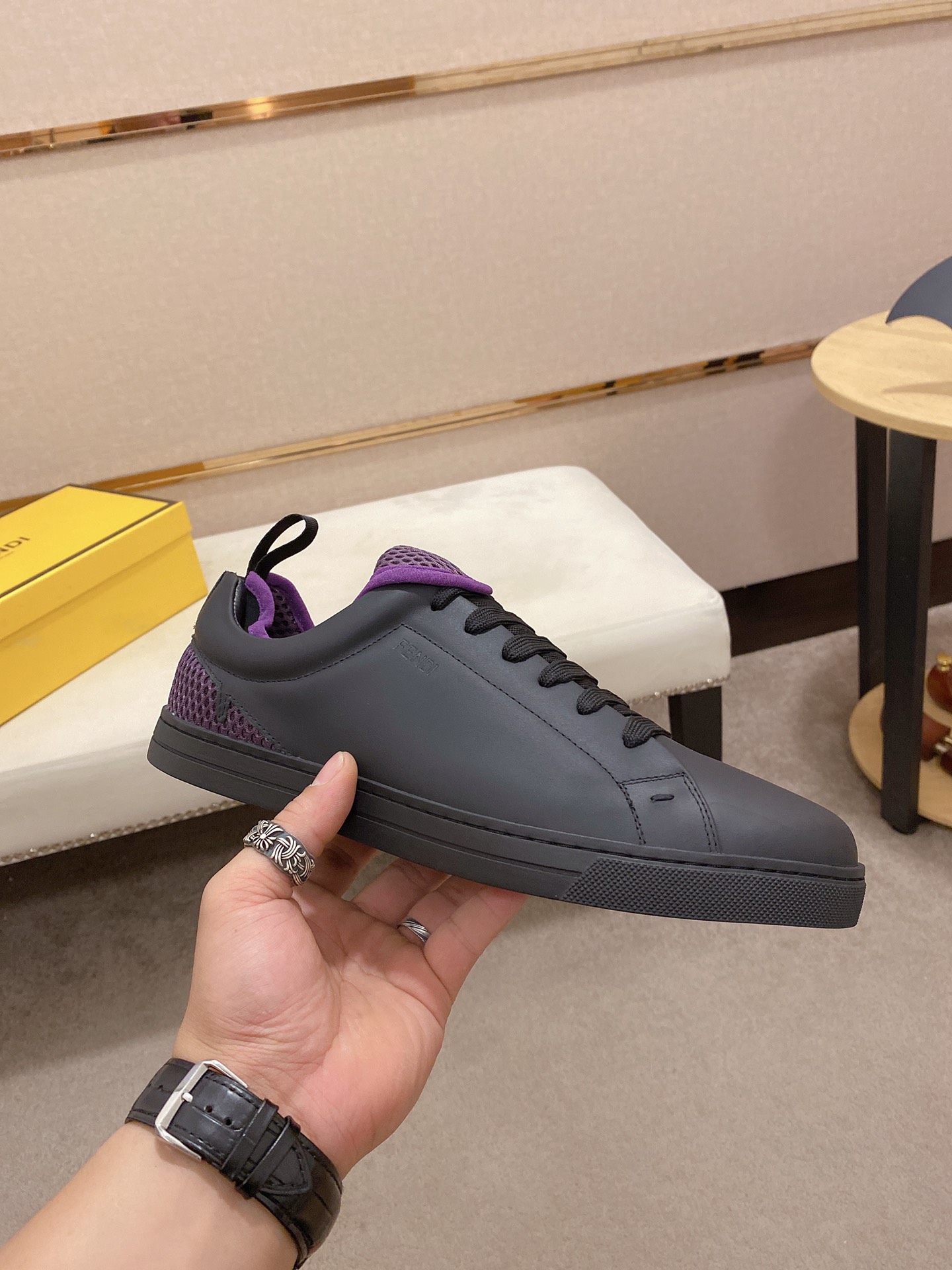 Fendi Low Top Sneakers 23 - vstockx