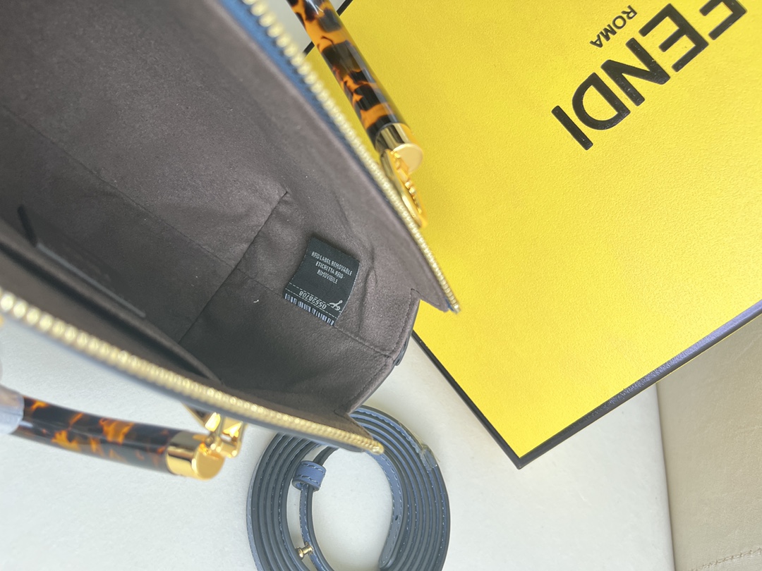 handbags FENDI 8BS067 size:20.5*12*9cm - vstockx