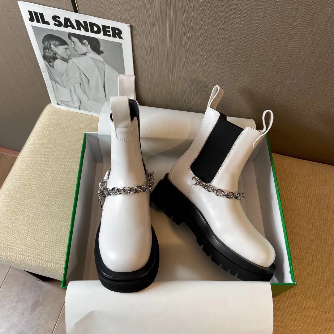 Bottega Veneta Boots 4 - vstockx