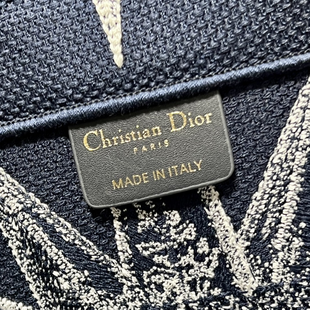 Handbag Dior 1286 size 36  28 cm - vstockx