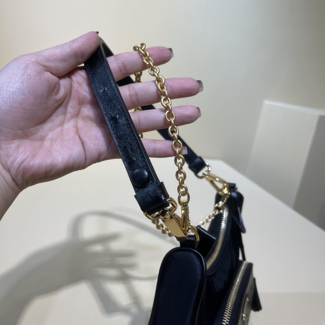 Handbags Prada 1BC198 size:22x19.5x6CM - vstockx