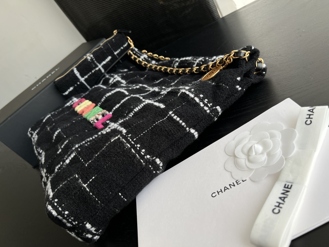Handbag Chanel 3261 size 39cmx42cmx8 cm - vstockx