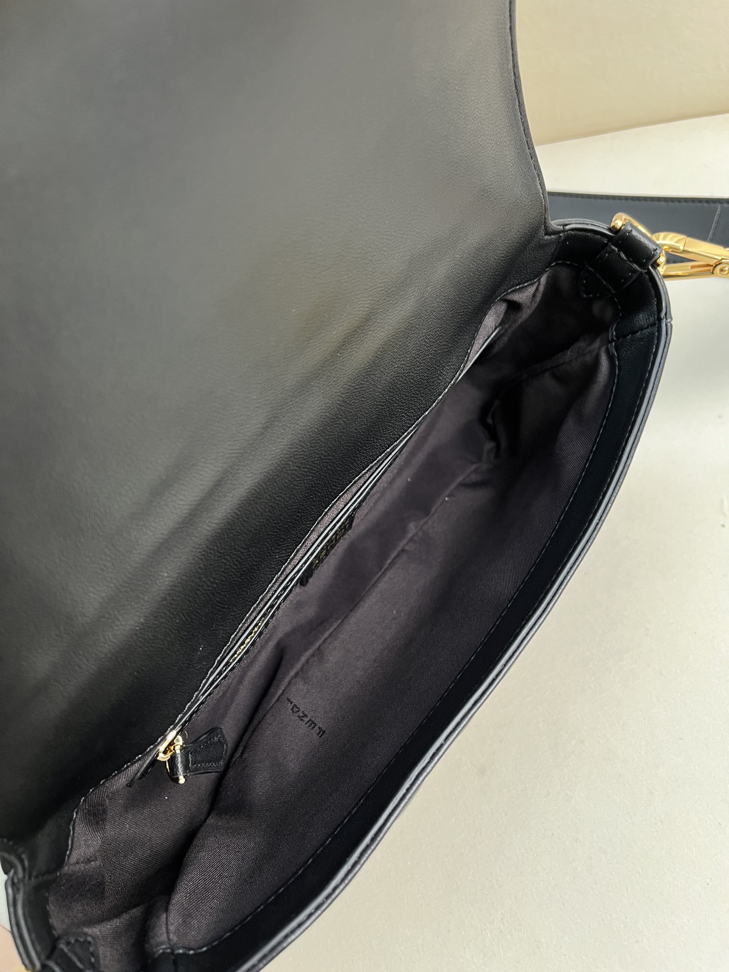 handbags FENDI 211 size:27*15*6cm - vstockx