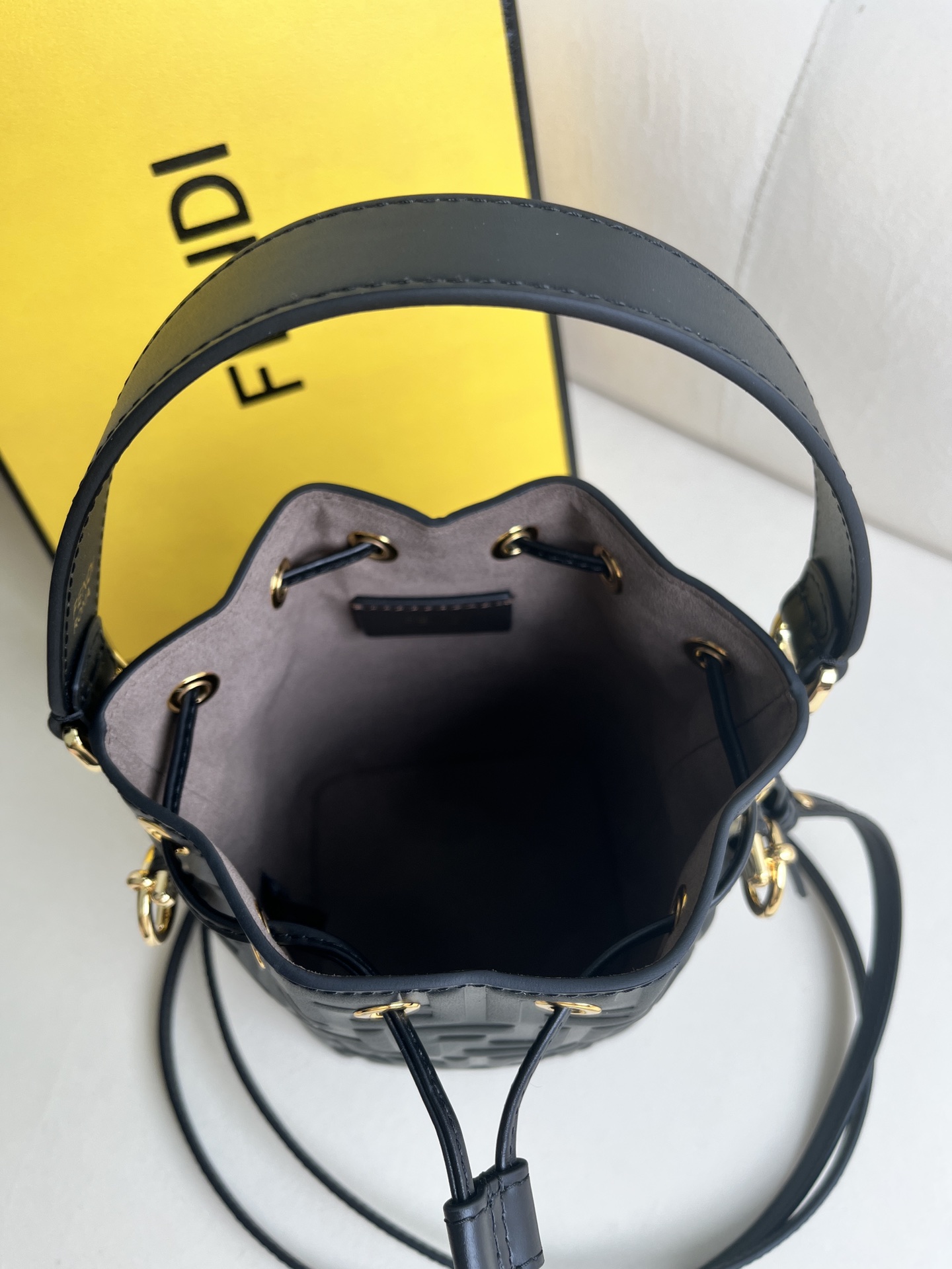 handbags FENDI 226 size:12*18*10cm - vstockx