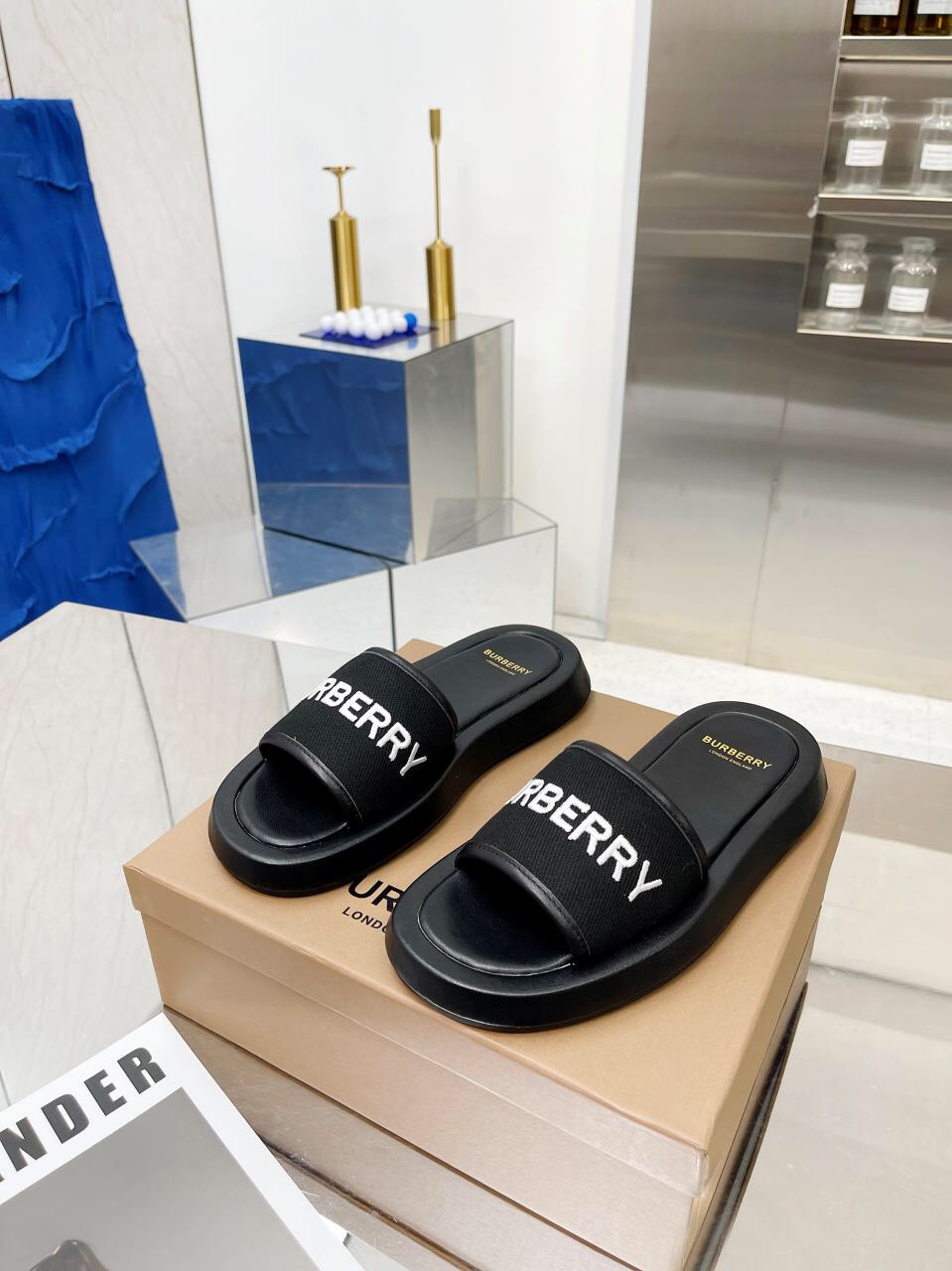 BURBERRY Buckingham Slides WOMEN 1 - vstockx