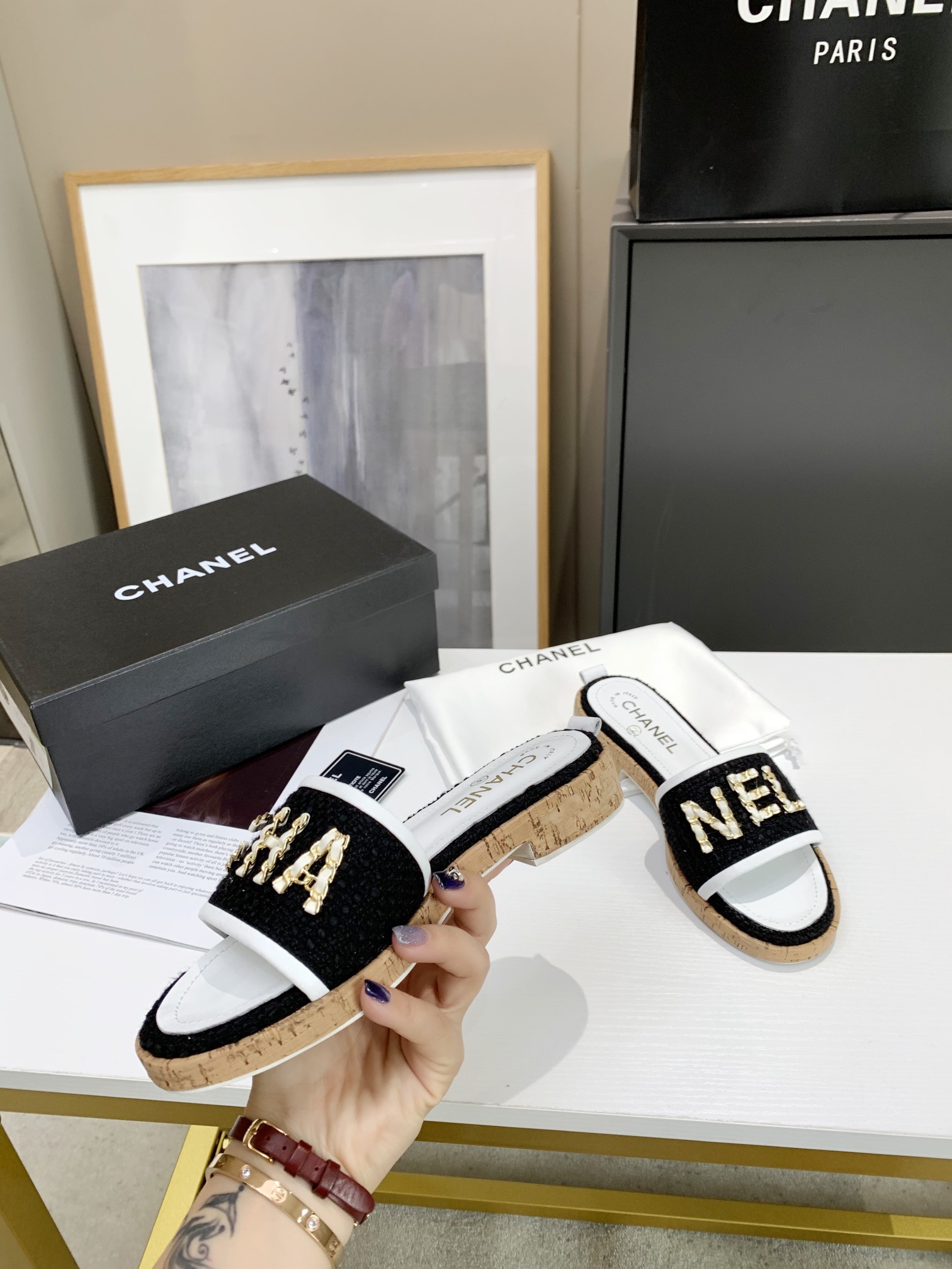 Chanel Slides 20 - vstockx