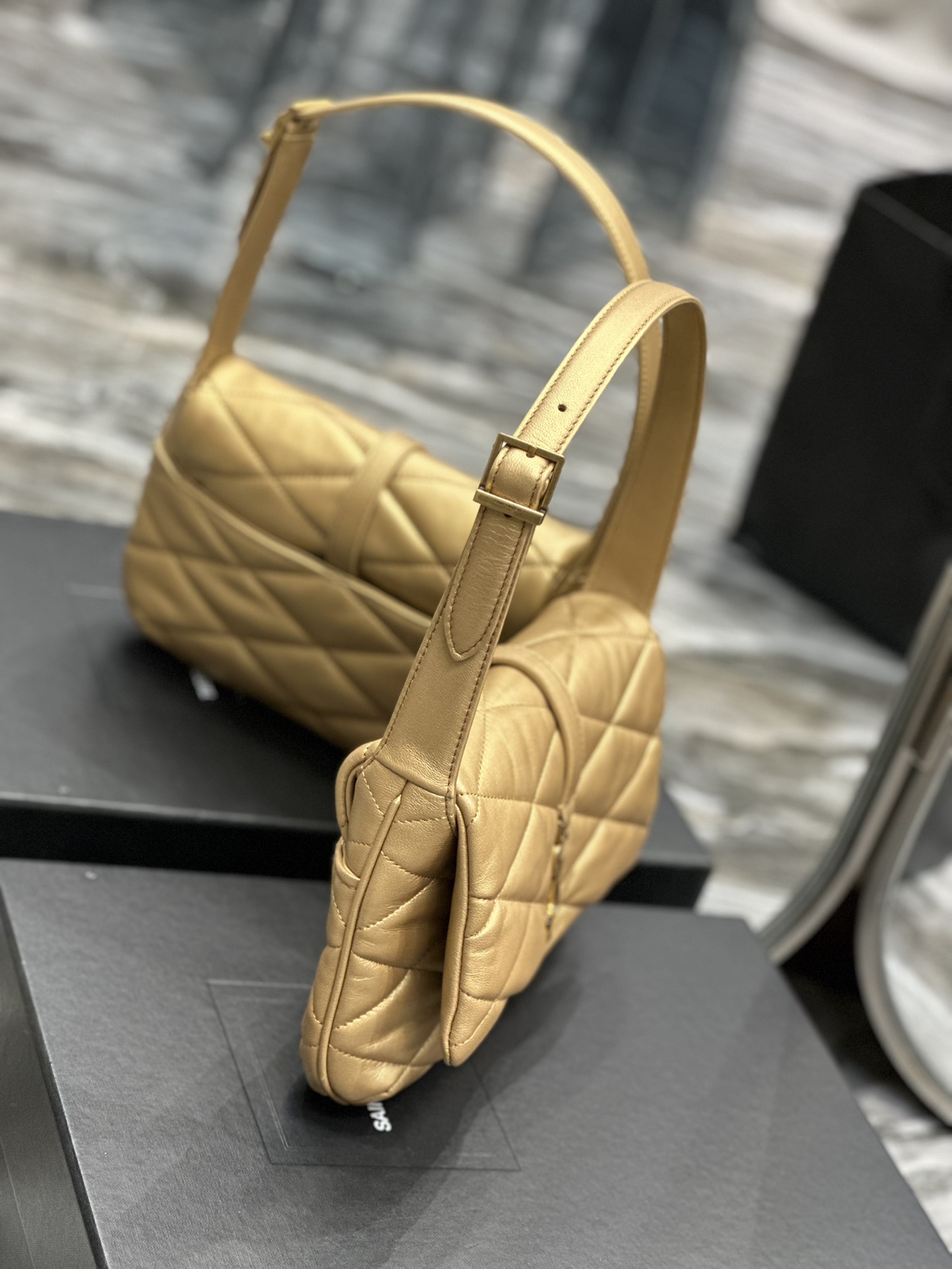 Handbags SAINT LAURENT 698567 size 24  18  5.5 cm - vstockx