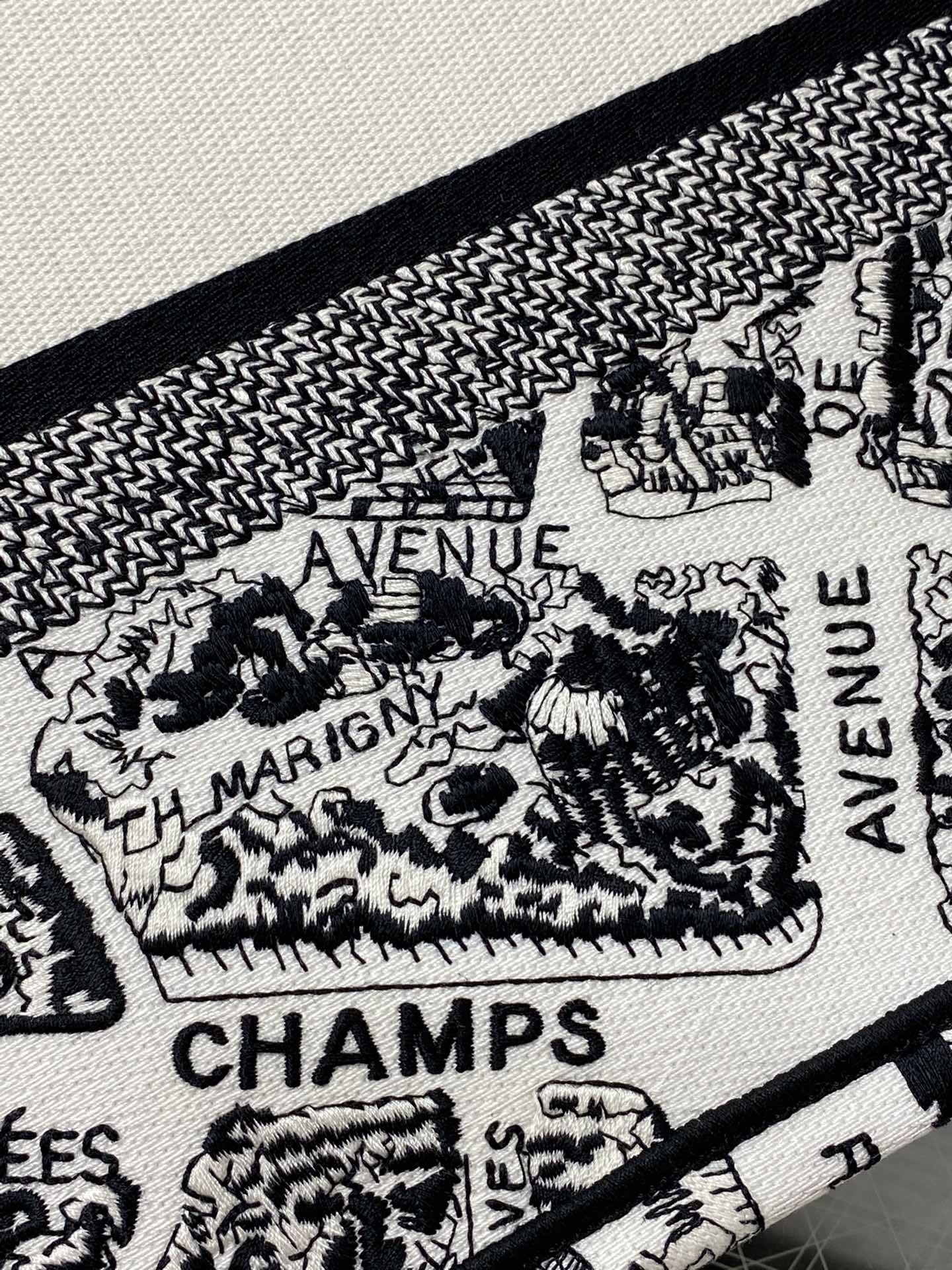 Handbag Dior size 36*18*28 cm - vstockx