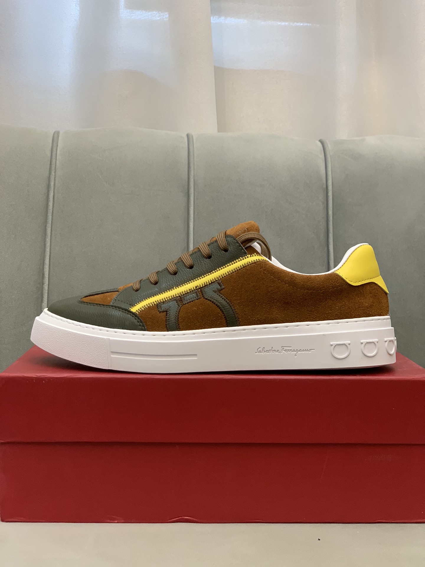 Salvatore Ferragamo Gancini Sneaker 16 - vstockx
