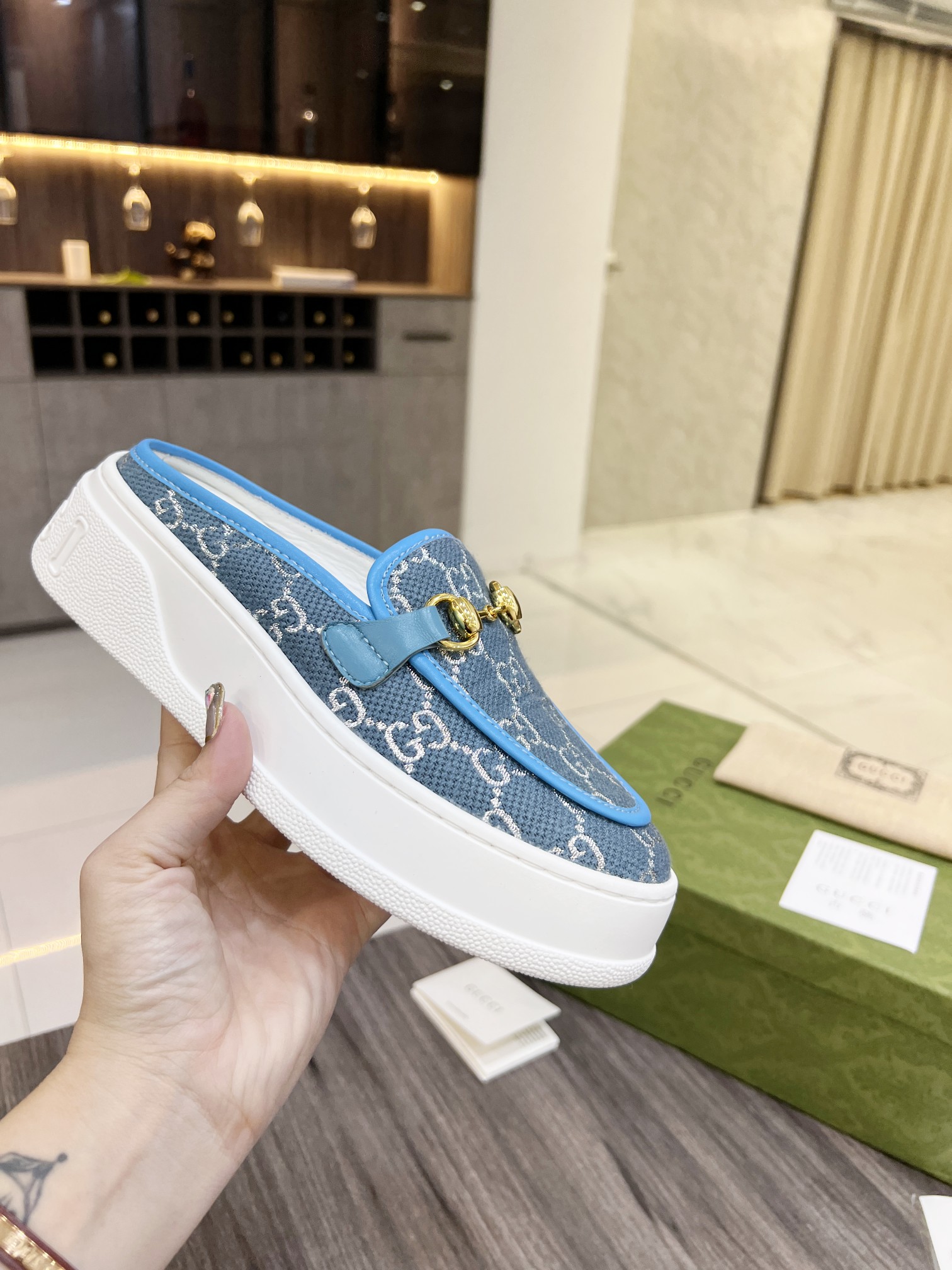 Gucci Women's WOMEN 6 - vstockx