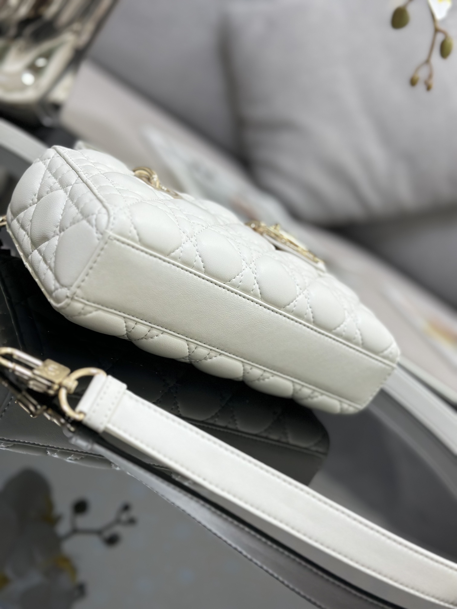 Handbag Dior M0613 size 22 x 12 x 6 cm - vstockx
