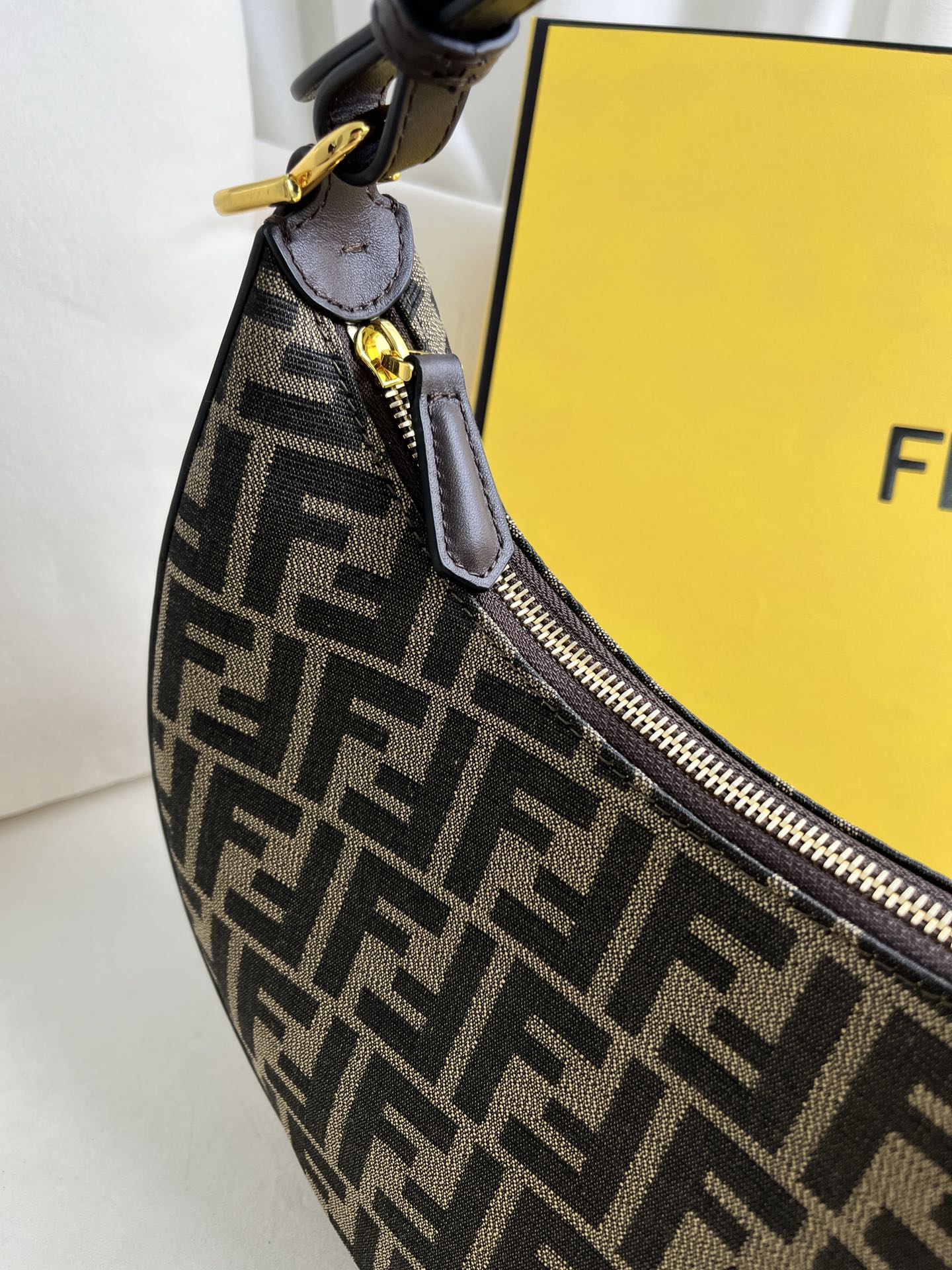 handbags FENDI 205 size:29*24.5*10cm - vstockx