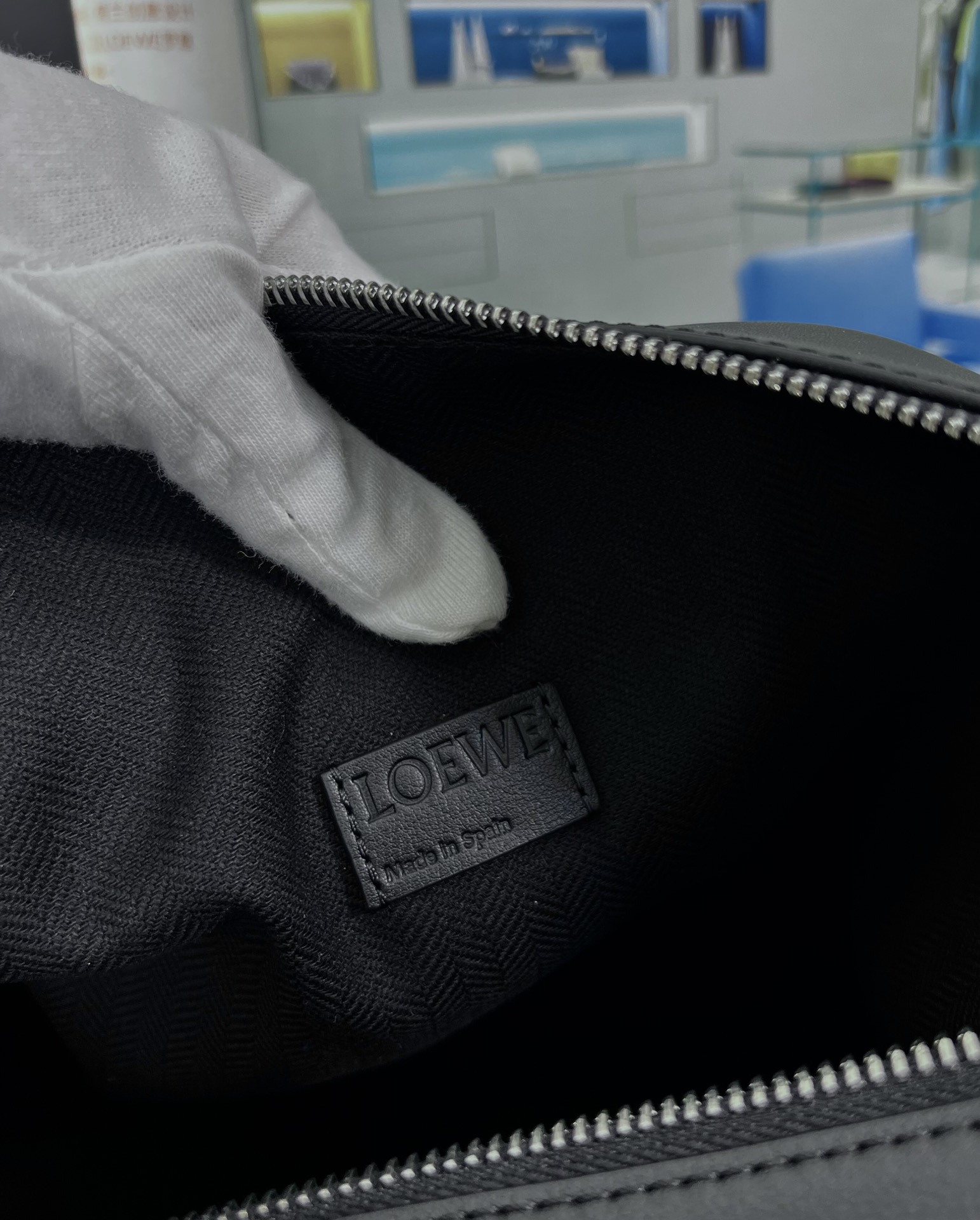 Handbags LOEWE  size:43-13.5-29 cm - vstockx
