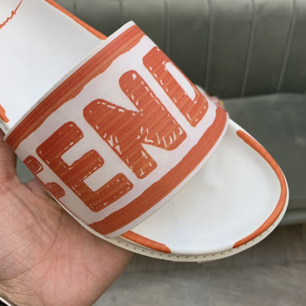 Fendi Slides 12 - vstockx