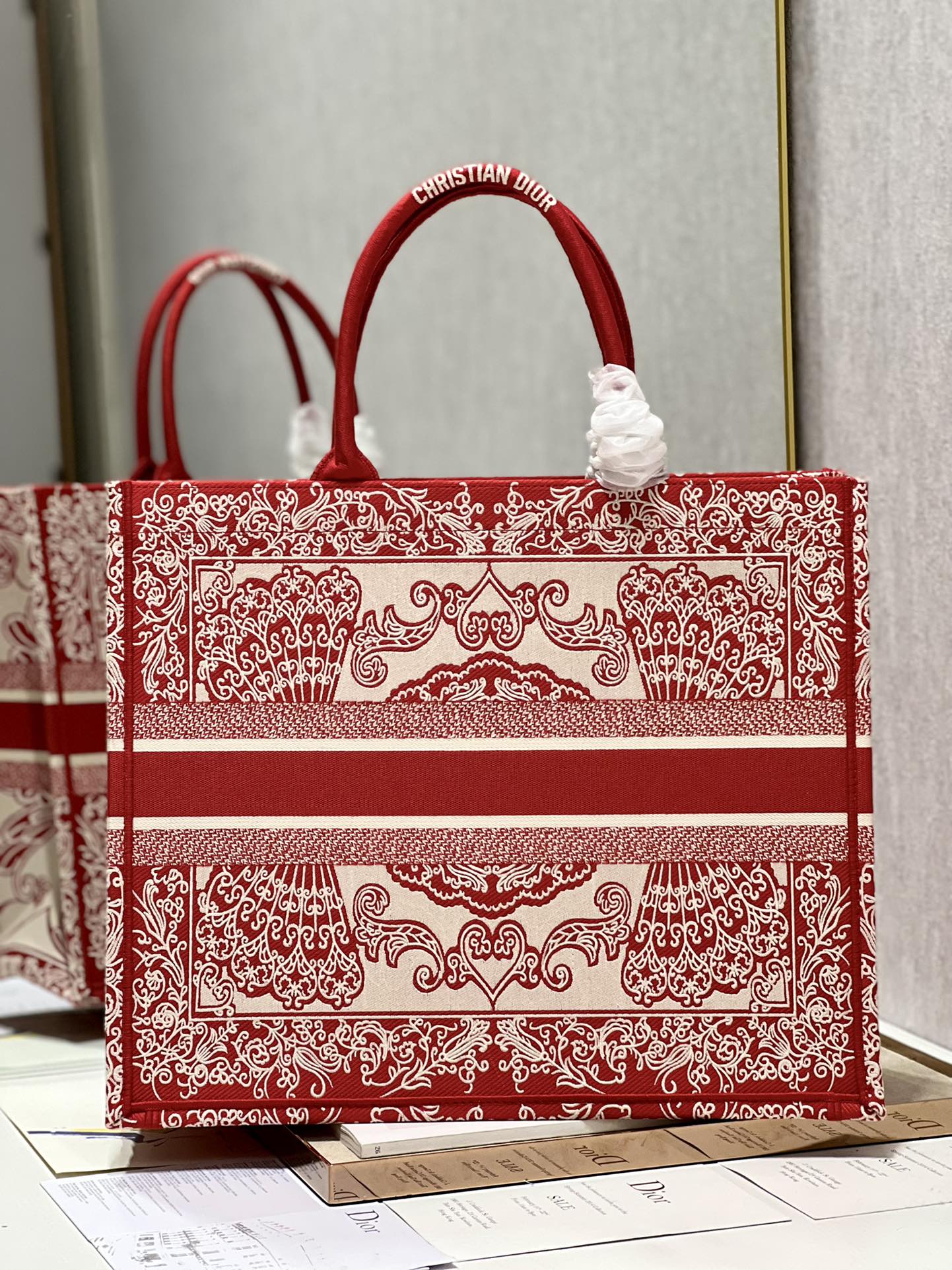 Handbag Dior 1286 size 42  35  18.5 cm - vstockx