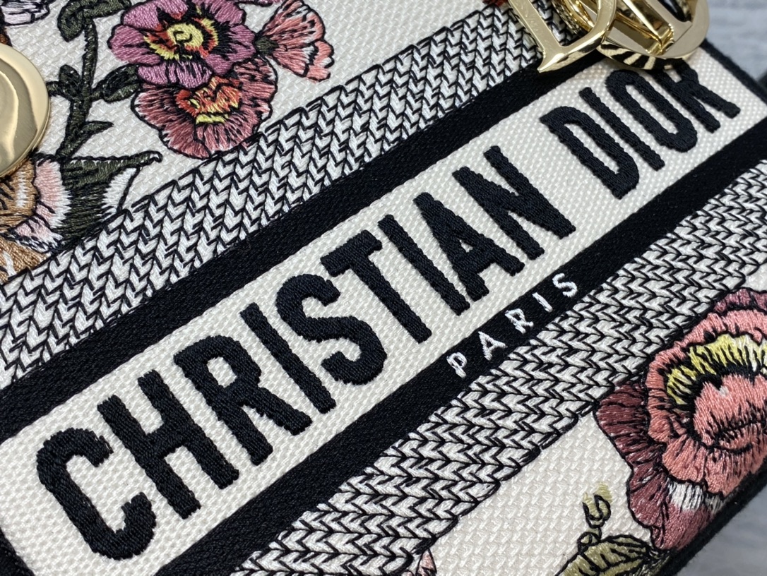 Handbag Dior size 17*7*15 cm - vstockx