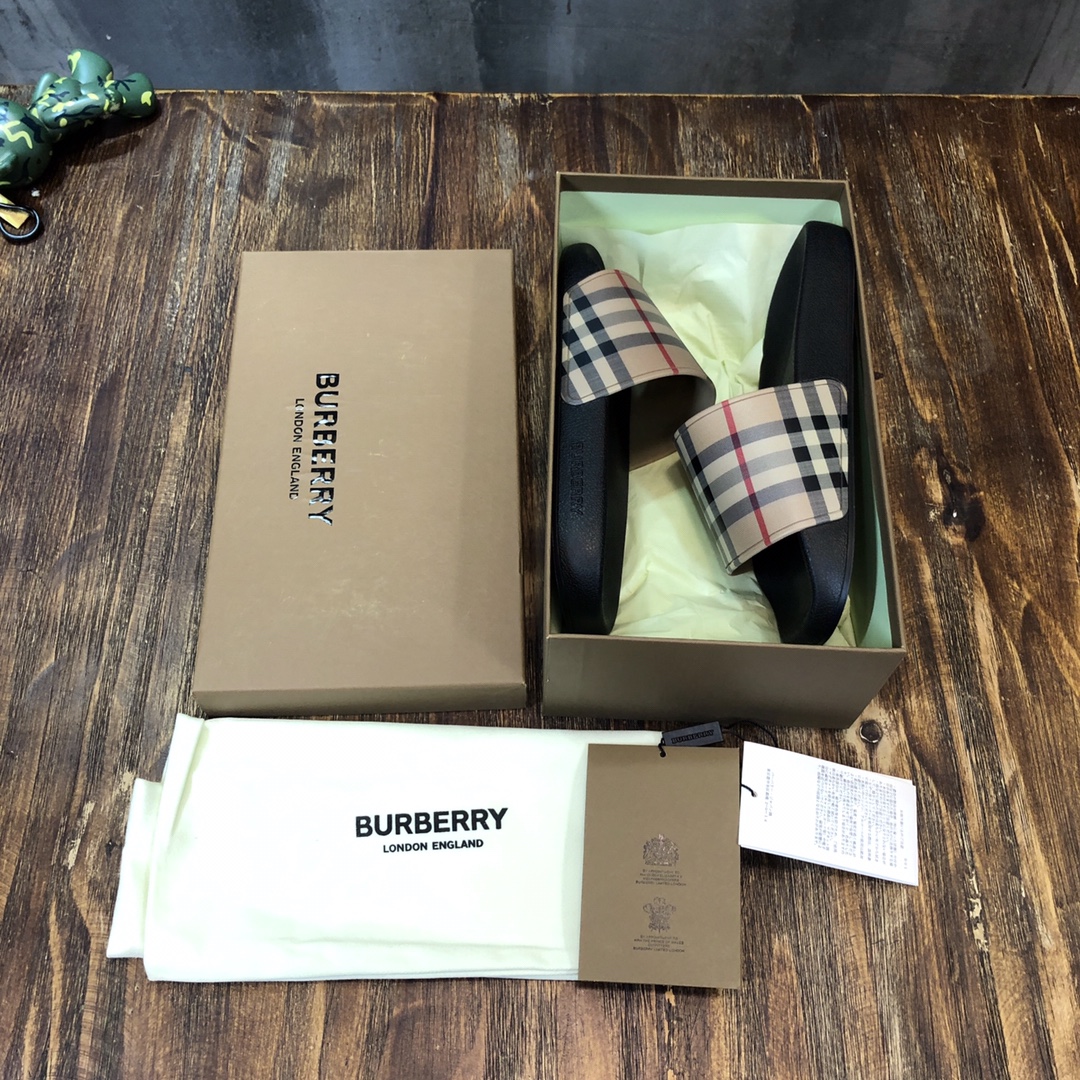 Burberry Slipper 2 - vstockx
