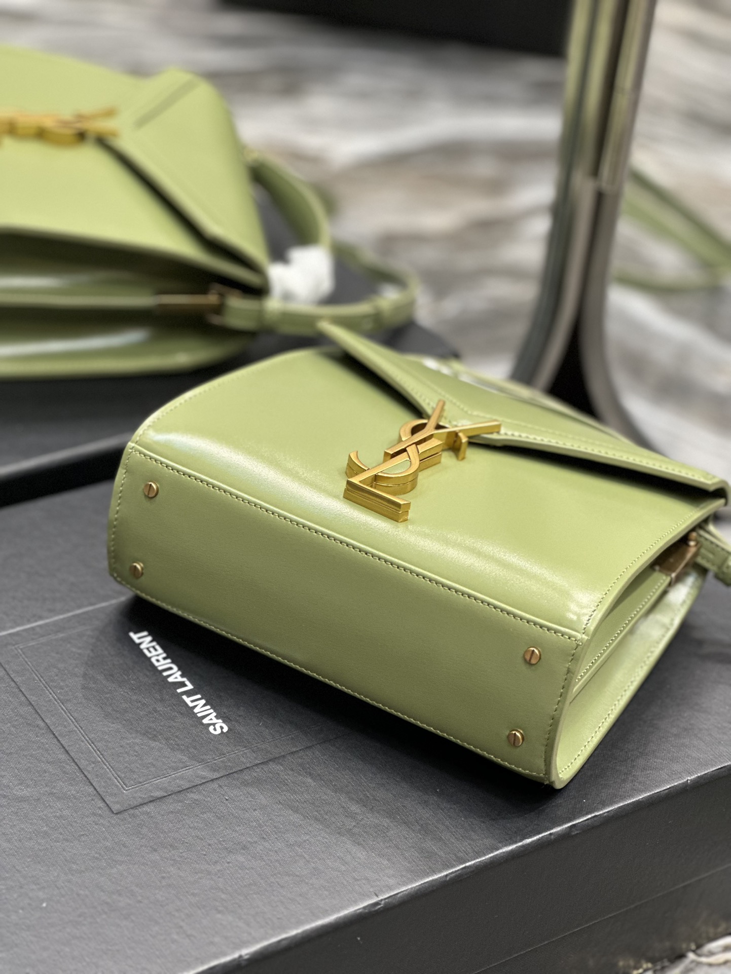 Handbags SAINT LAURENT 602716 size 20  16  7.5 cm - vstockx