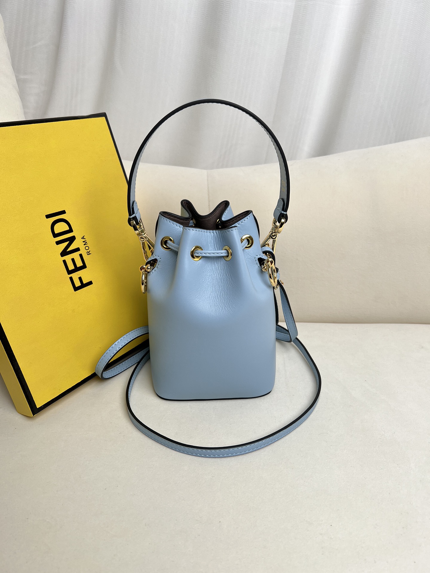 handbags FENDI 226 size:12*18*10cm - vstockx