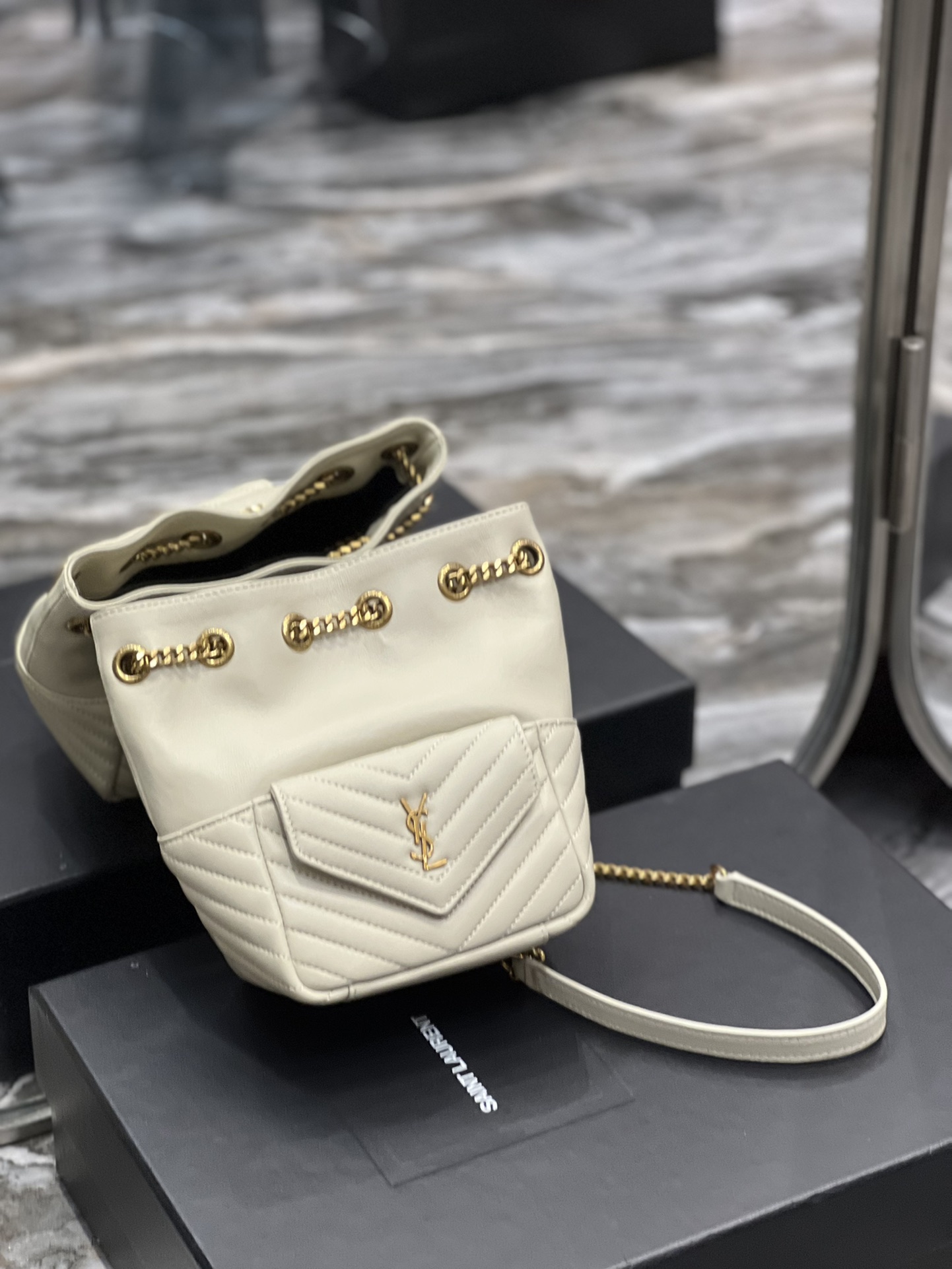 Handbags SAINT LAURENT 631052 size 19x13x13 cm - vstockx