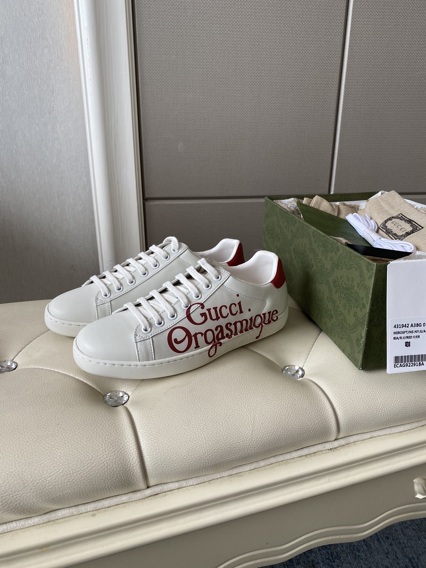 Gucci Women's Ace sneaker with bee sneaker 4 - vstockx