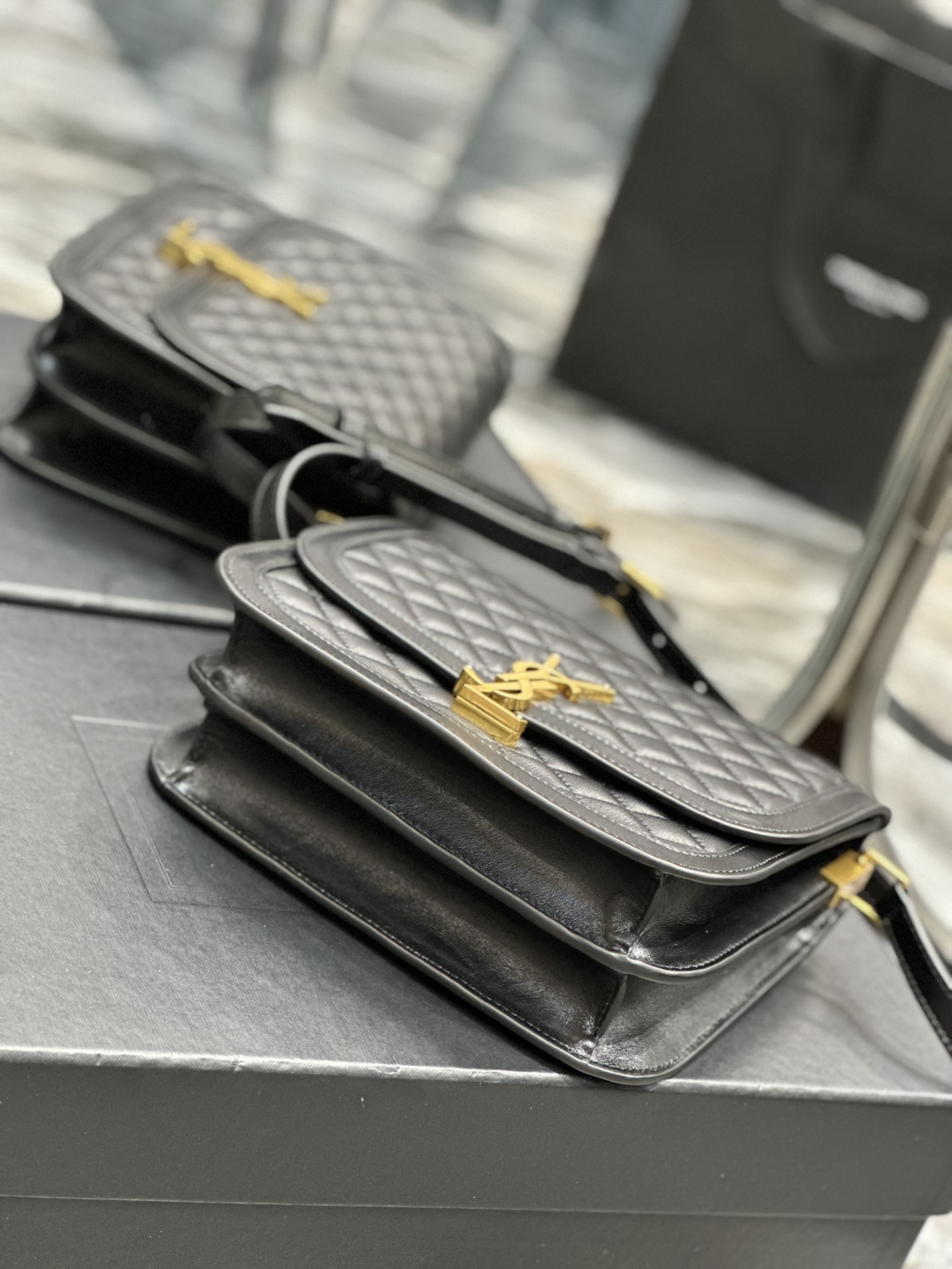 Handbags SAINT LAURENT 635025 size 22x18x5 cm - vstockx